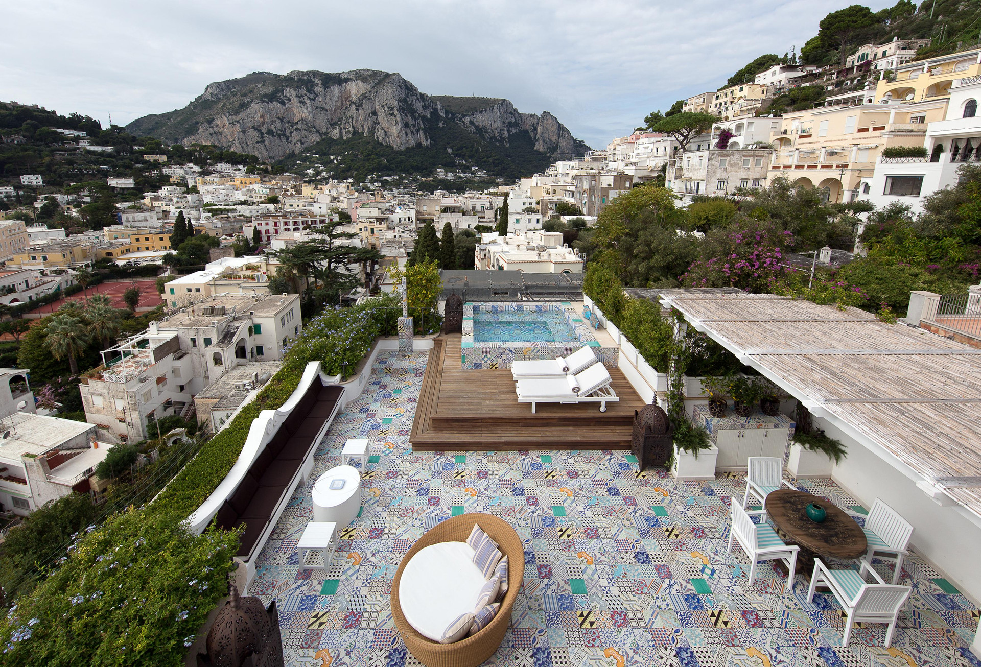 Vista da fachada Capri Tiberio Palace