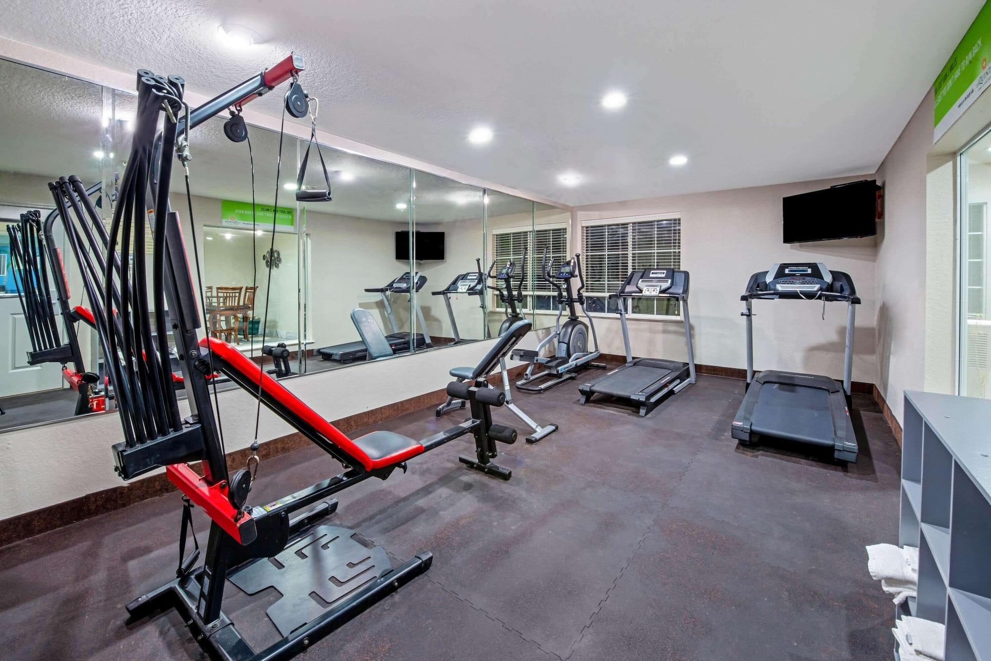 Gimnasio La Quinta Inn & Suites by Wyndham Kingwood Houston IAH Airpt