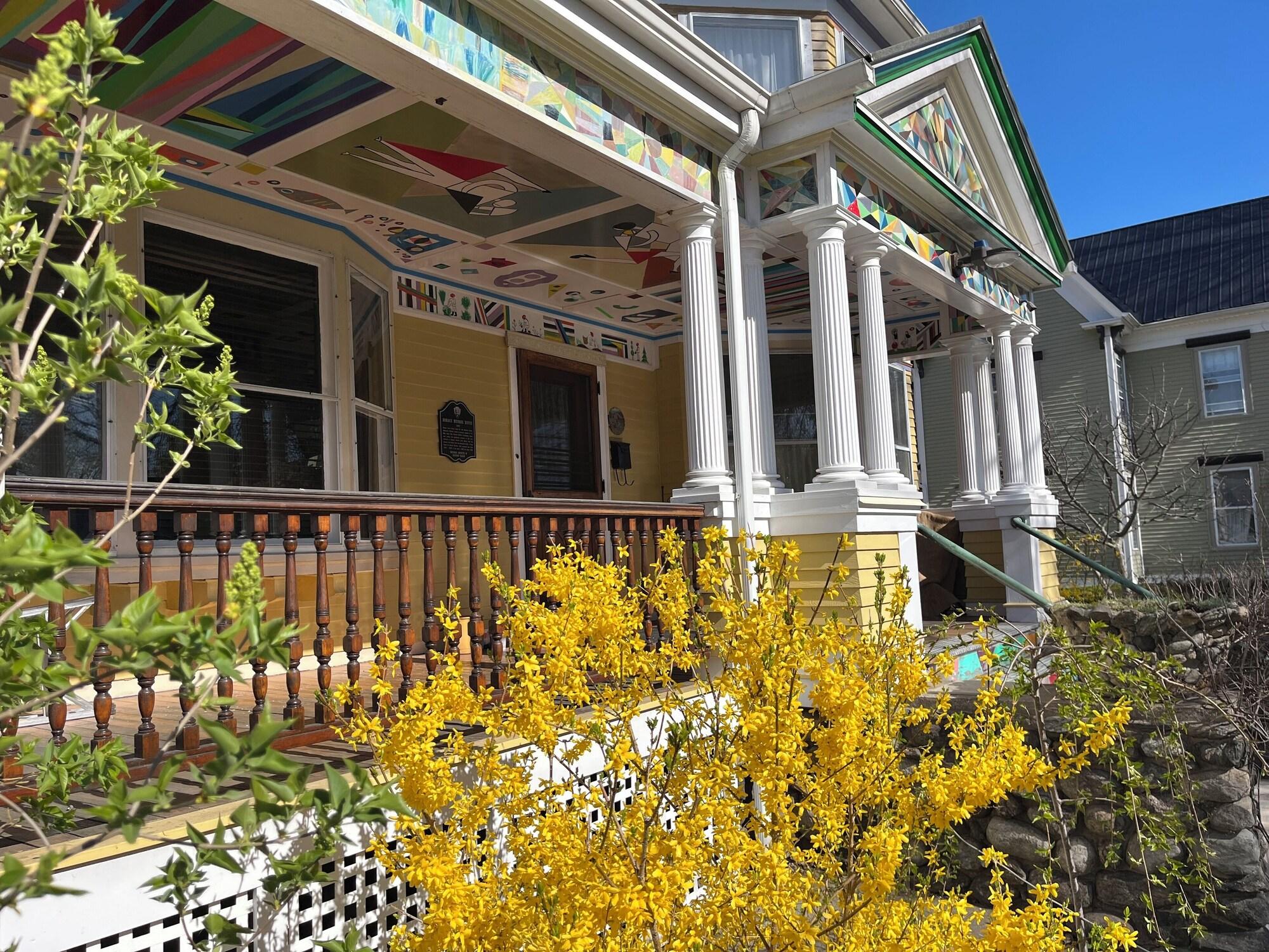 Varios The Munroe Inn