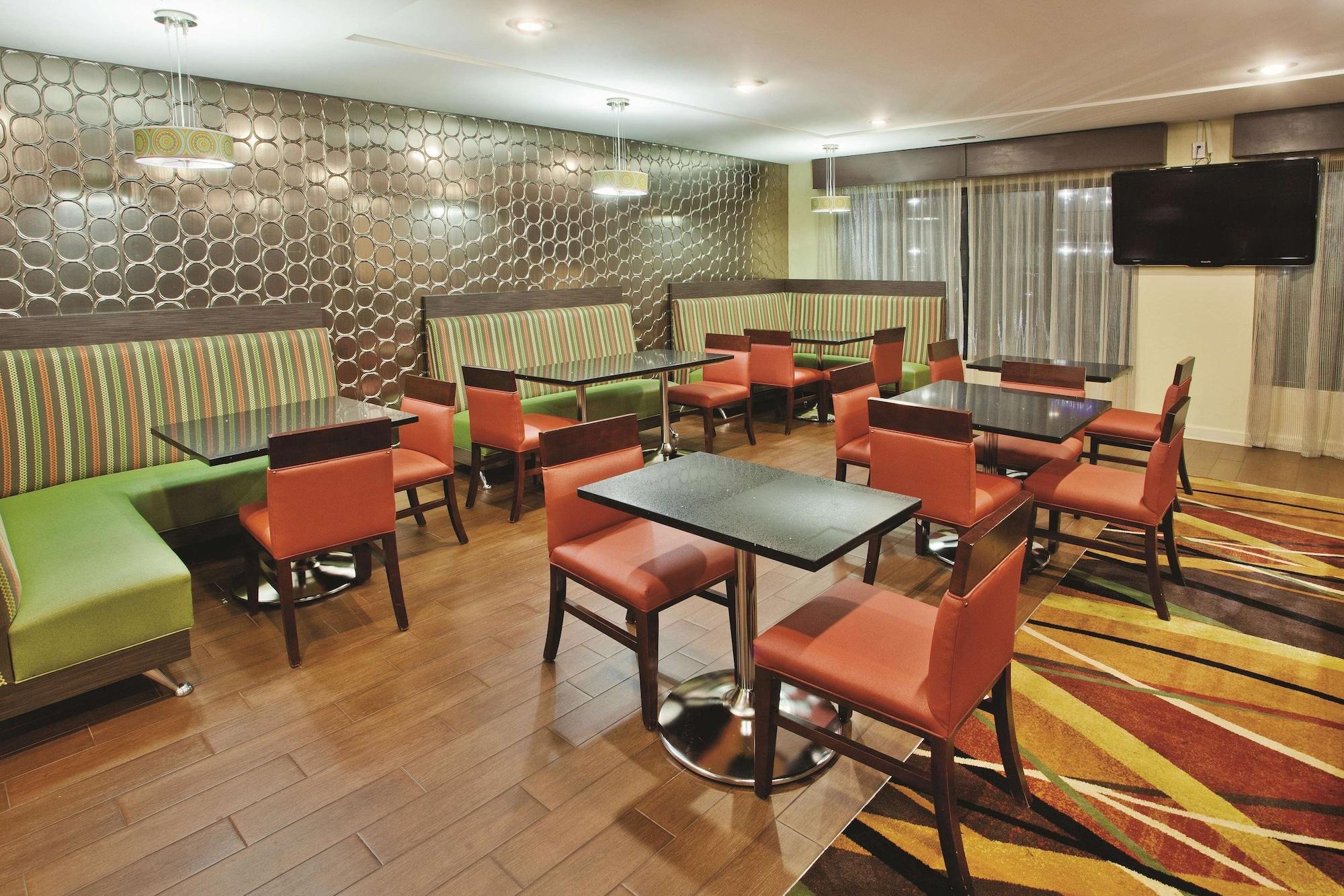 Restaurant La Quinta Inn & Suites by Wyndham Florence