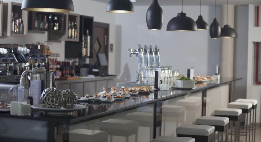 Bar/Salón K10 Hotel