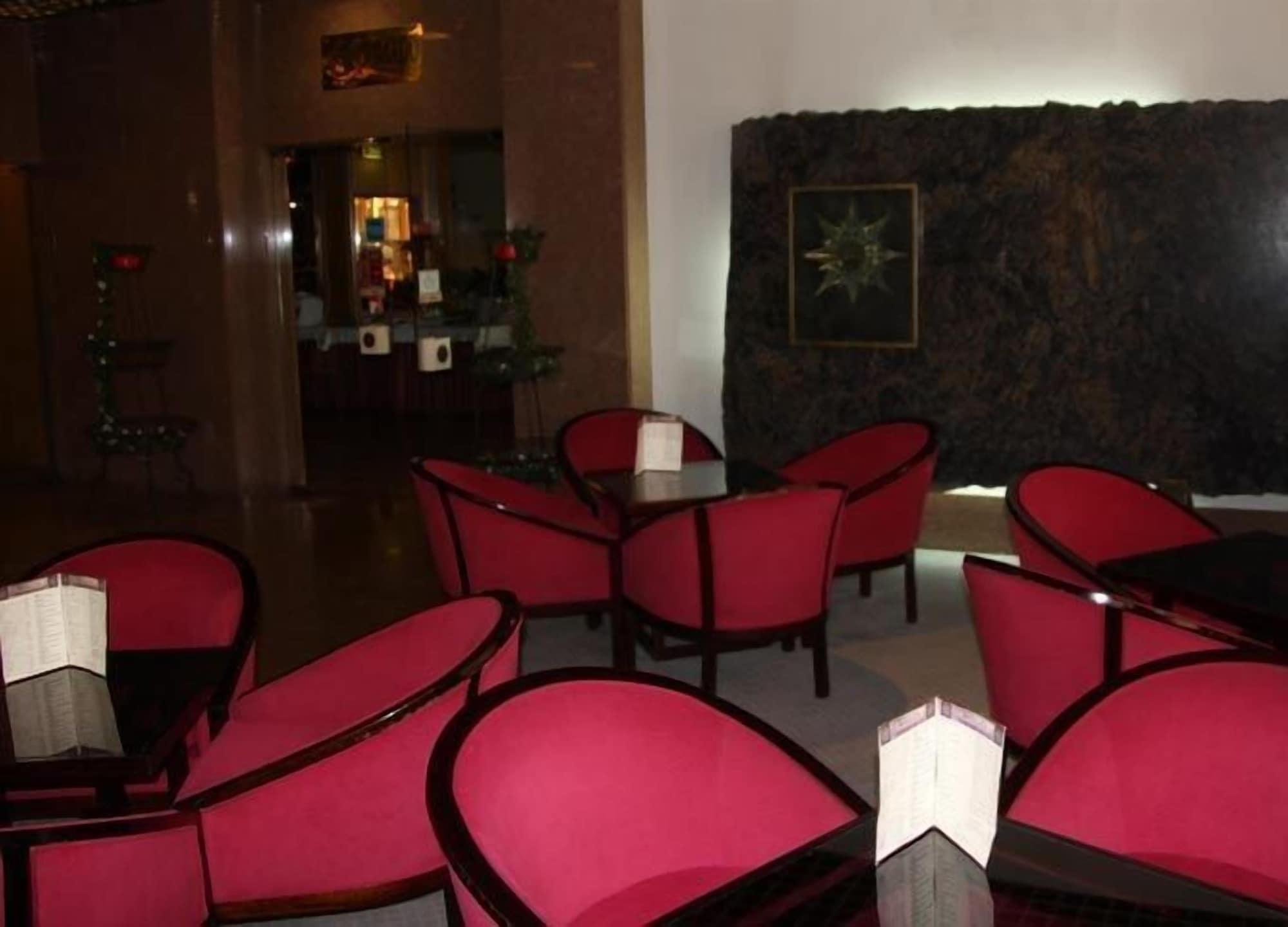 Bar/Salón Hotel Dighton