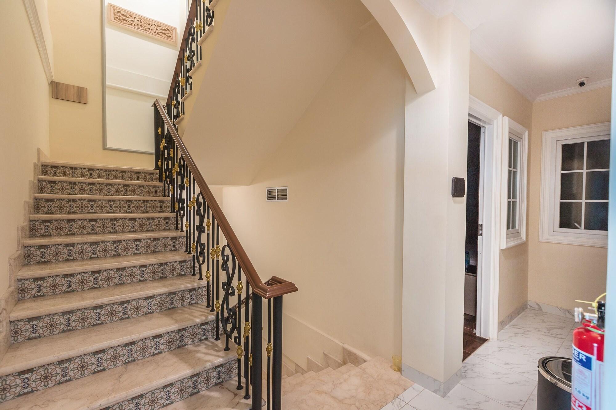 Varios Capital O 371 Kwitang Guest House