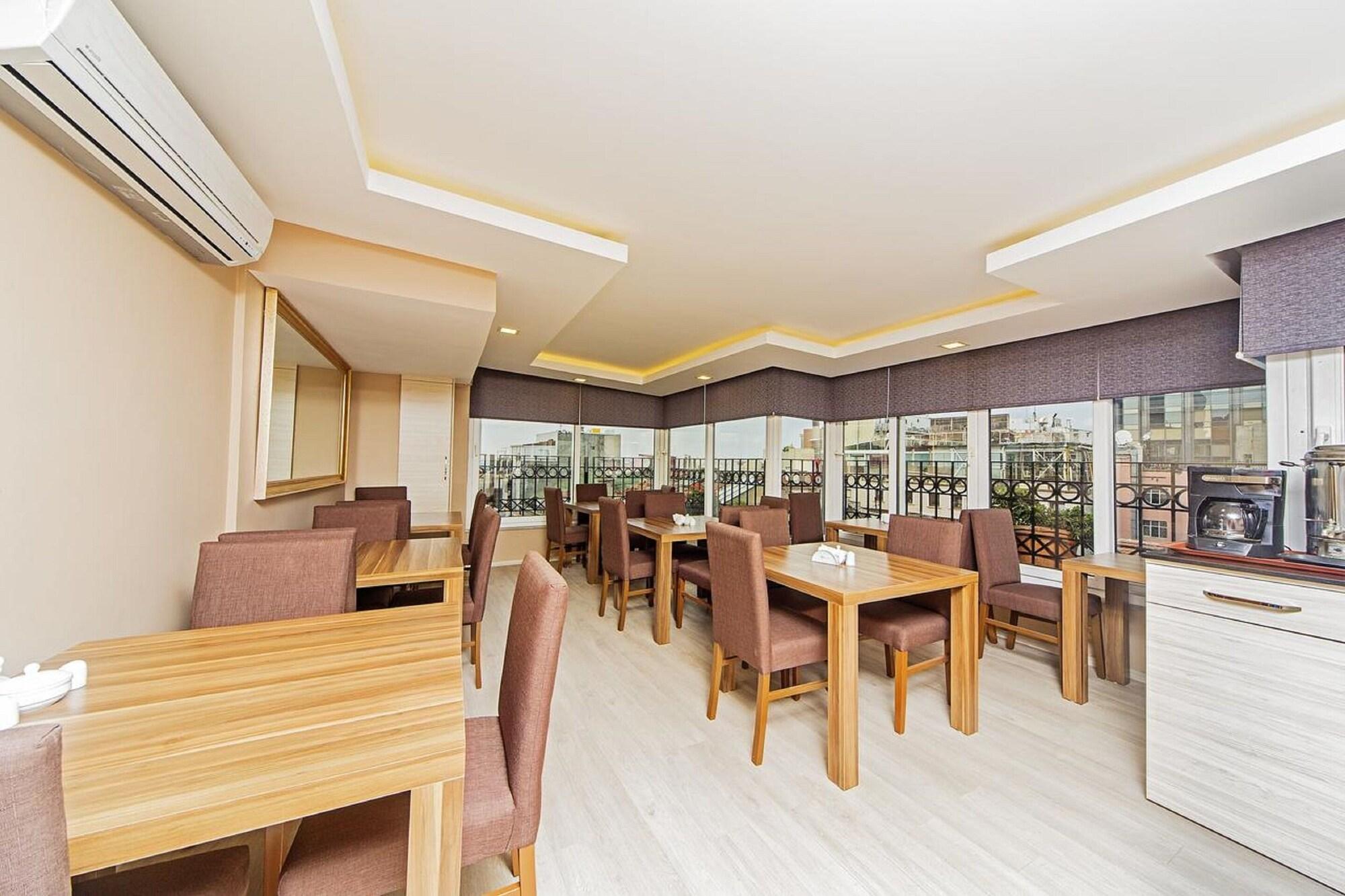 Restaurant Pera Arya Hotel