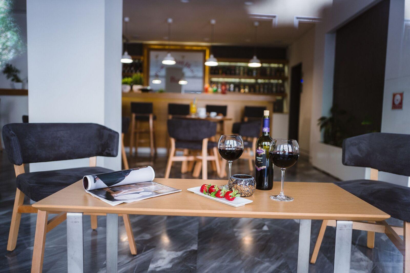 Bar/Salón Piraeus Port Hotel