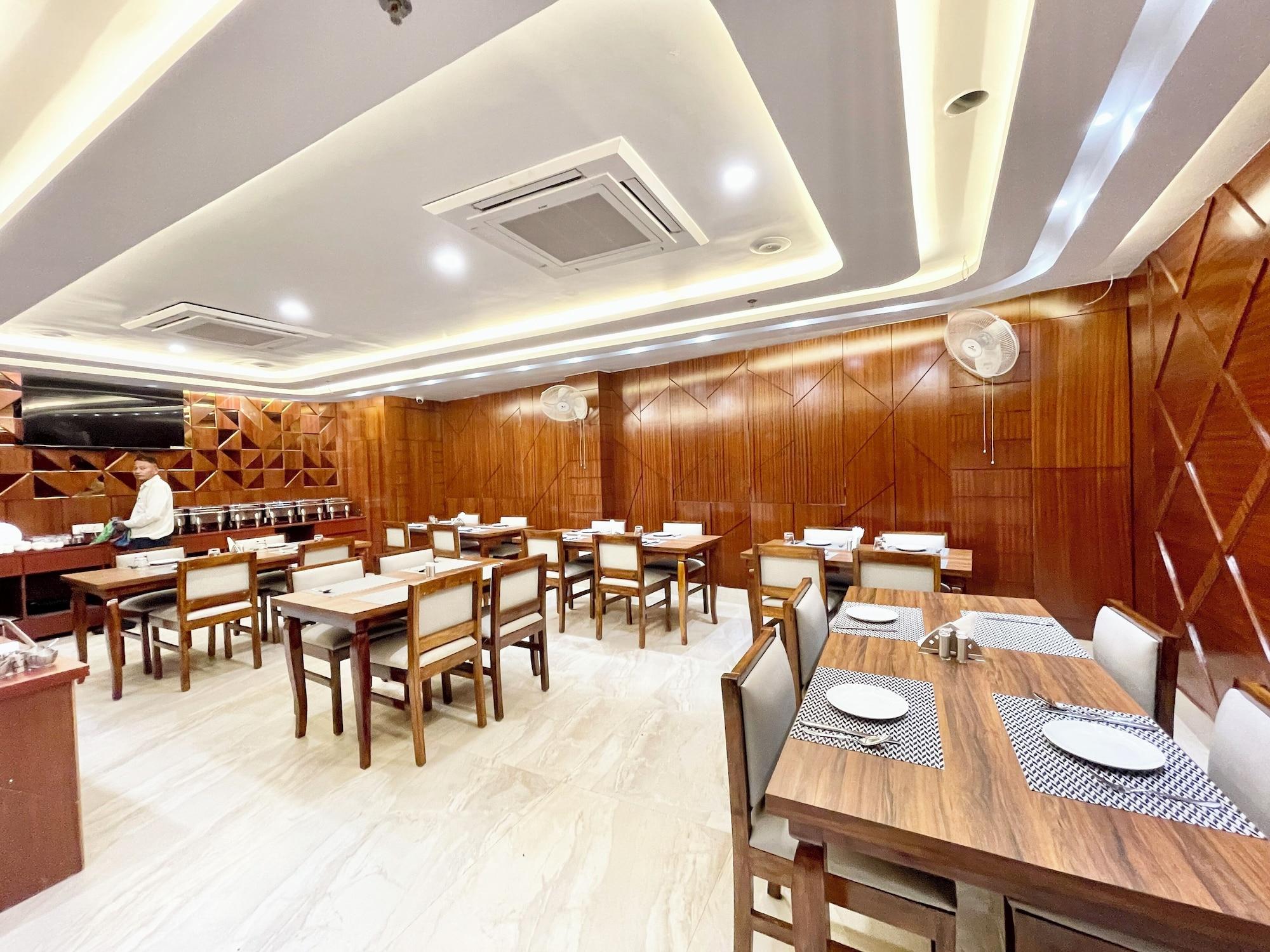 Restaurant Hotel Mantavya - Varanasi near Temple