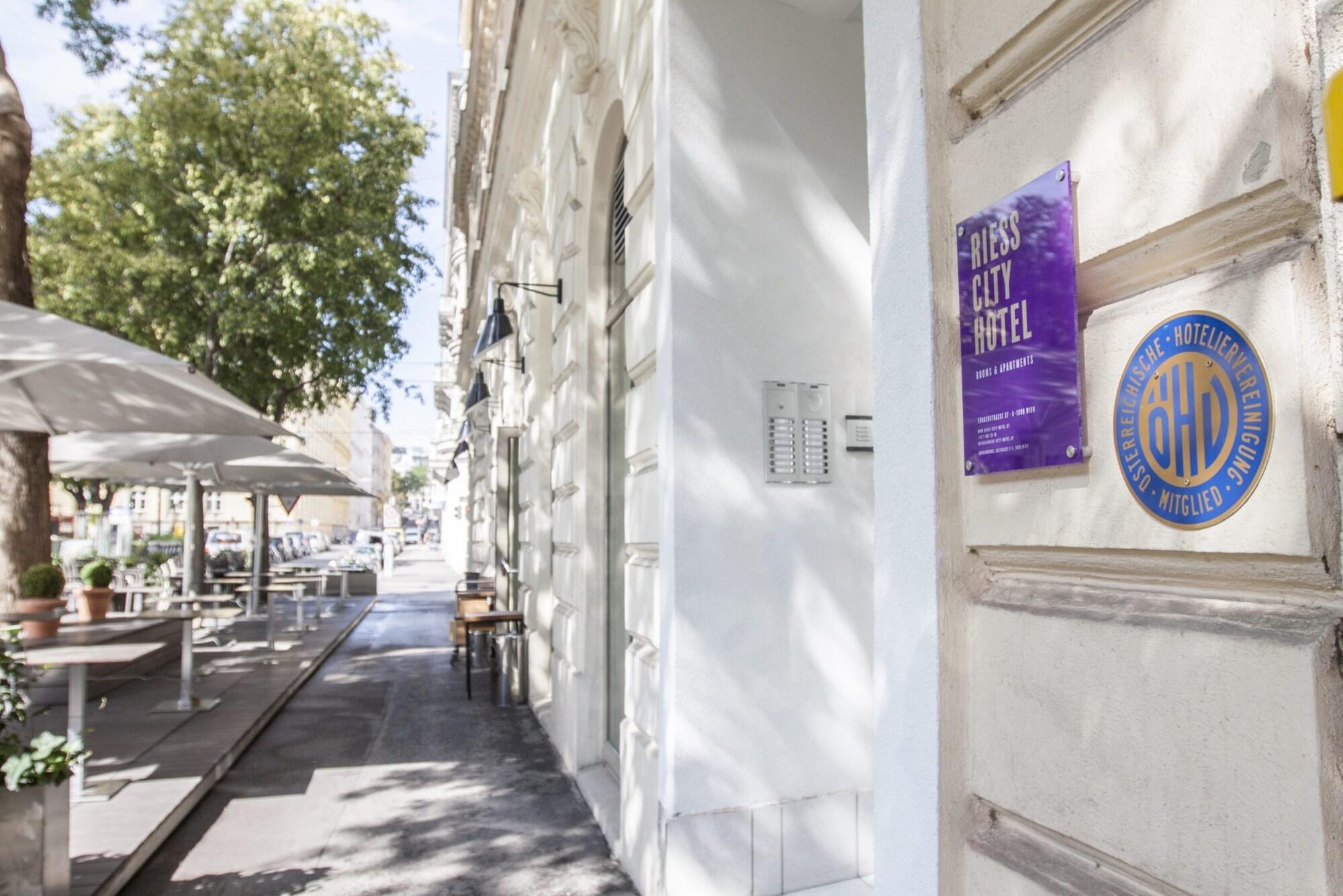 Vista Exterior Riess City Rooms - Self Check-In