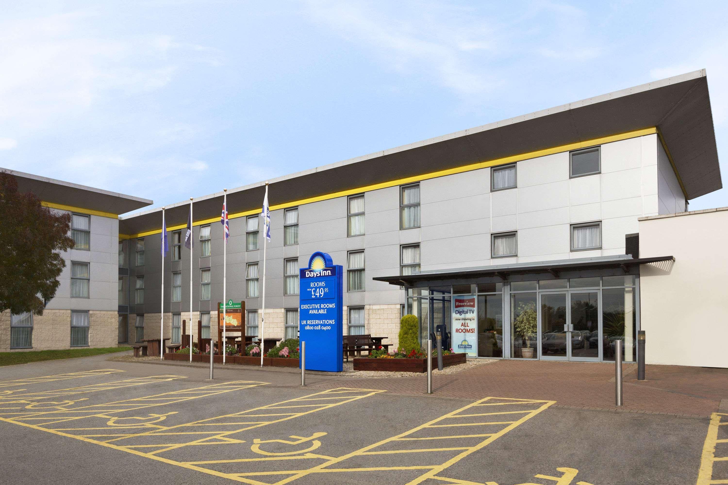 Vista Exterior Days Inn by Wyndham Leicester Forest East M1