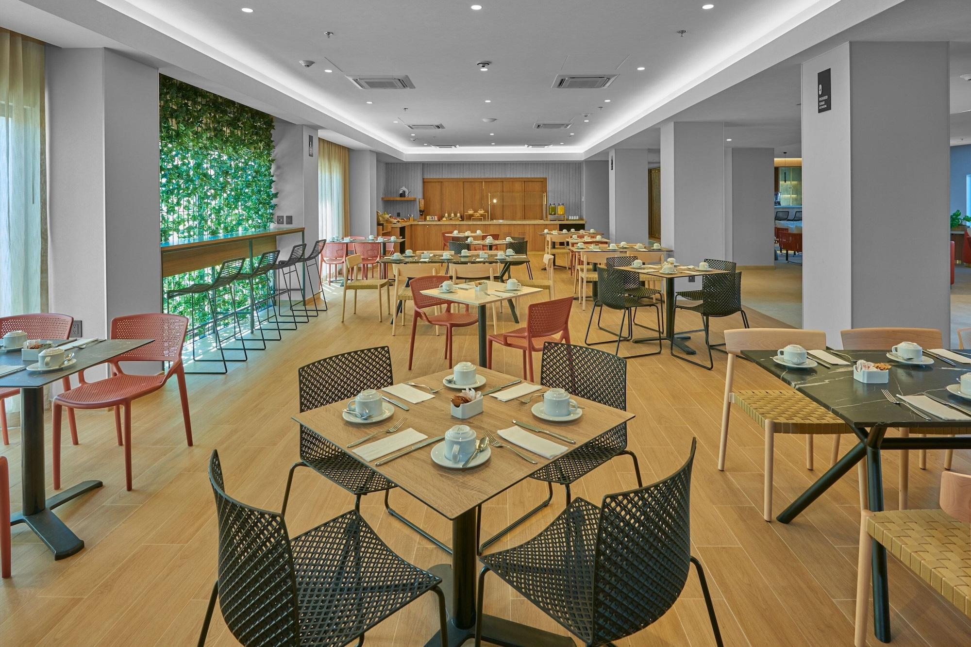 Restaurant City Express Plus by Marriott Mazatlán