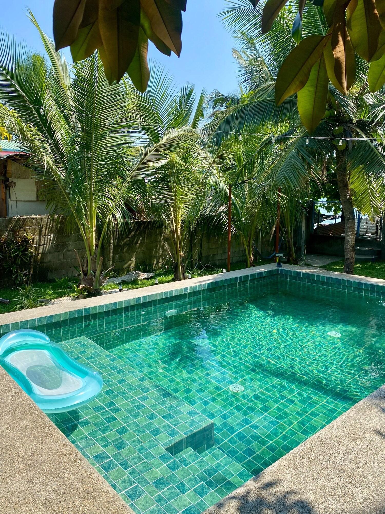 Vista Piscina Boac Beach Guesthouse