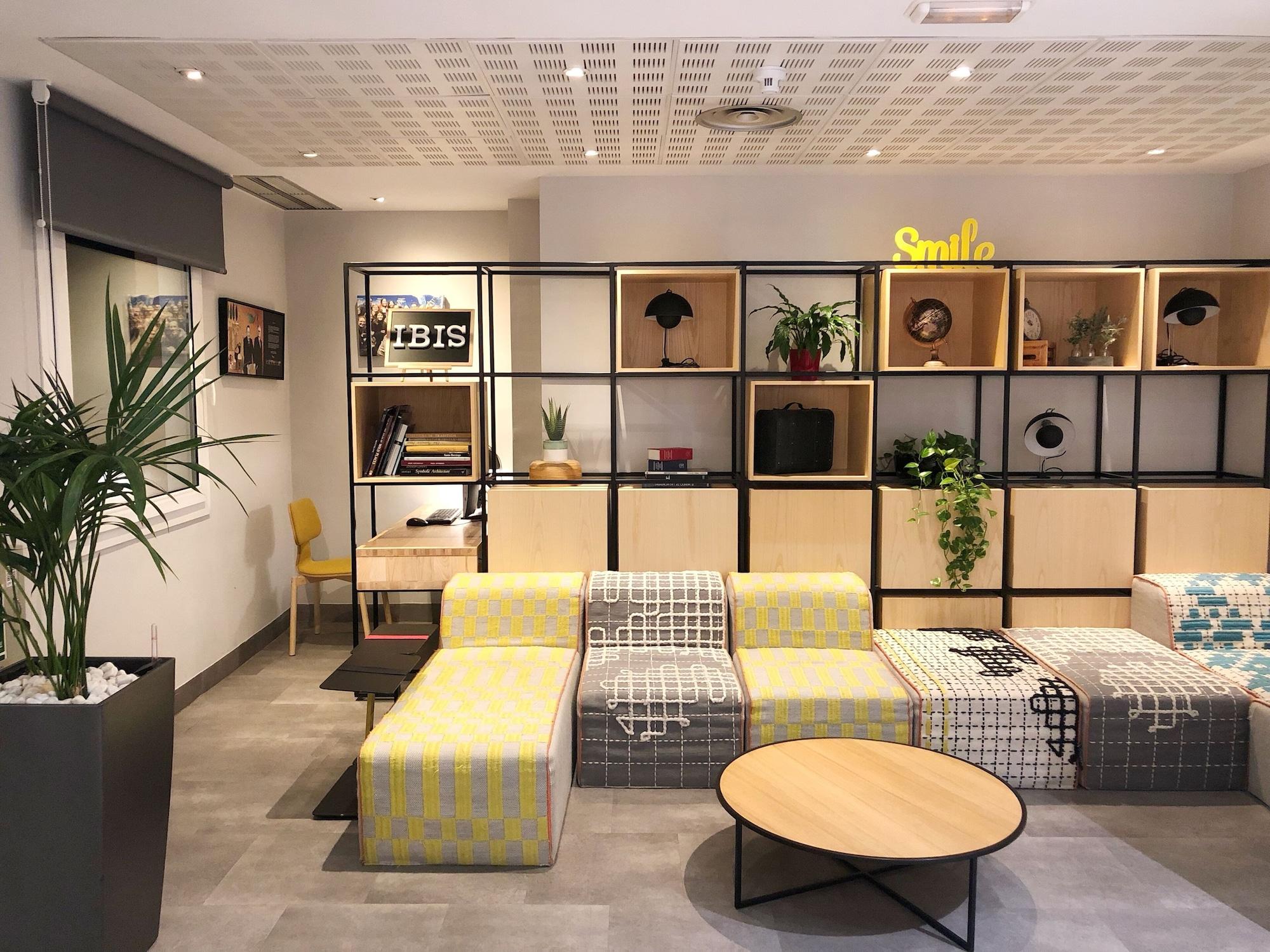 Vista Lobby ibis Madrid Calle Alcala