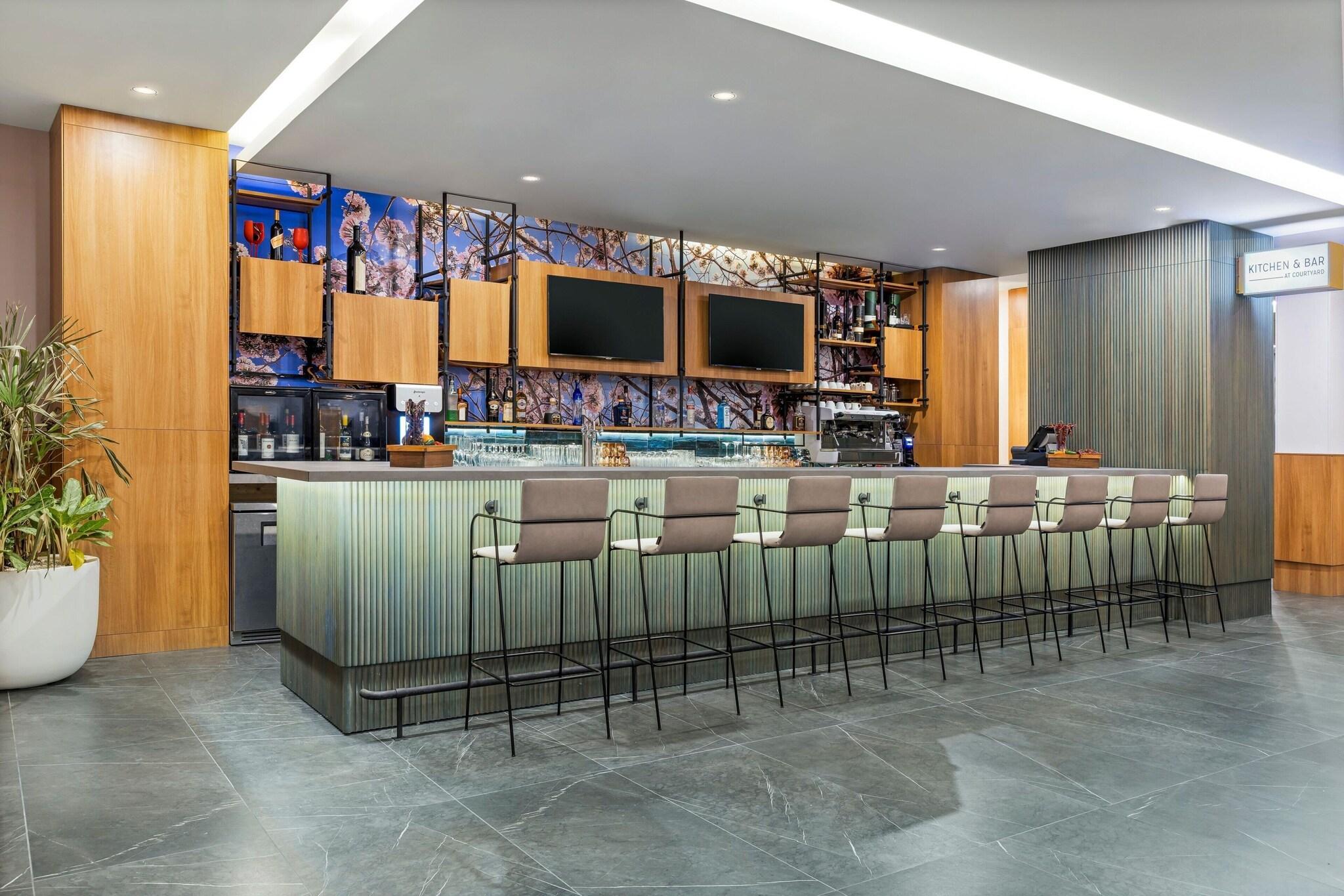 Bar/Salón Courtyard by Marriott San Jose Escazu