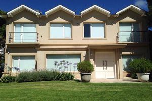 Alquiler Vacacional - Dueño alquila, casa con Piscina, a 100 mts del mar, para 11 personas.