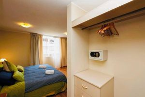 Alquiler Vacacional - 3-Bedroom 4-Bath condo 2 blocks from sea in Miraflores with WiFi and Balcony