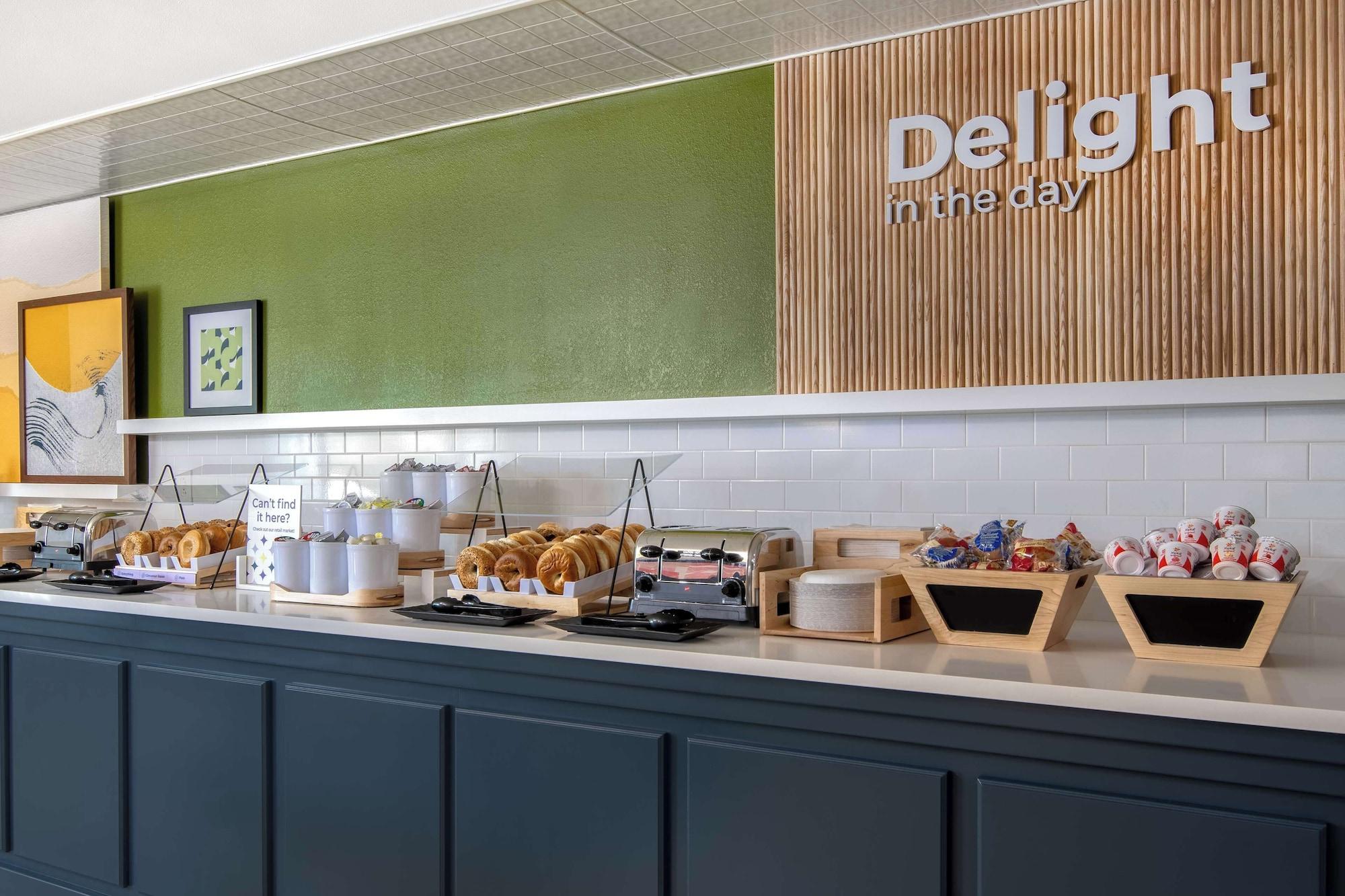 Restaurant Spark by Hilton Montgomery EastChase