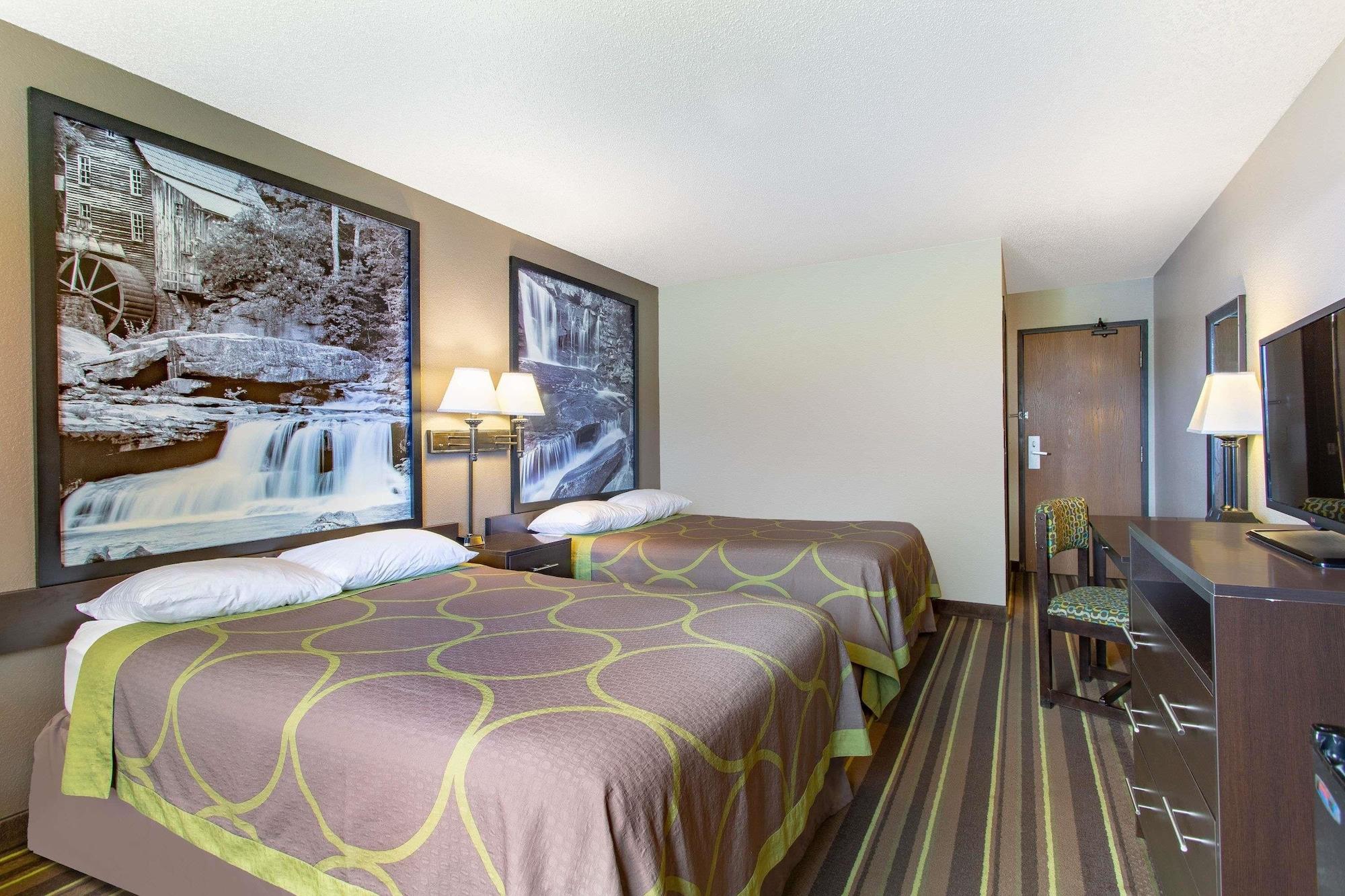 Varios Super 8 by Wyndham Weston WV