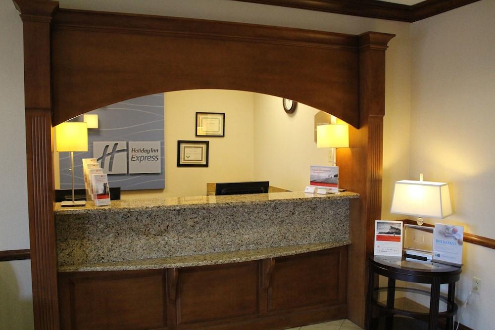 Vista Lobby Holiday Inn Express Evansville West by IHG