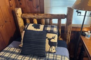 Alquiler Vacacional - Cozy Little Red Lodge in Michigan’s Upper Peninsula