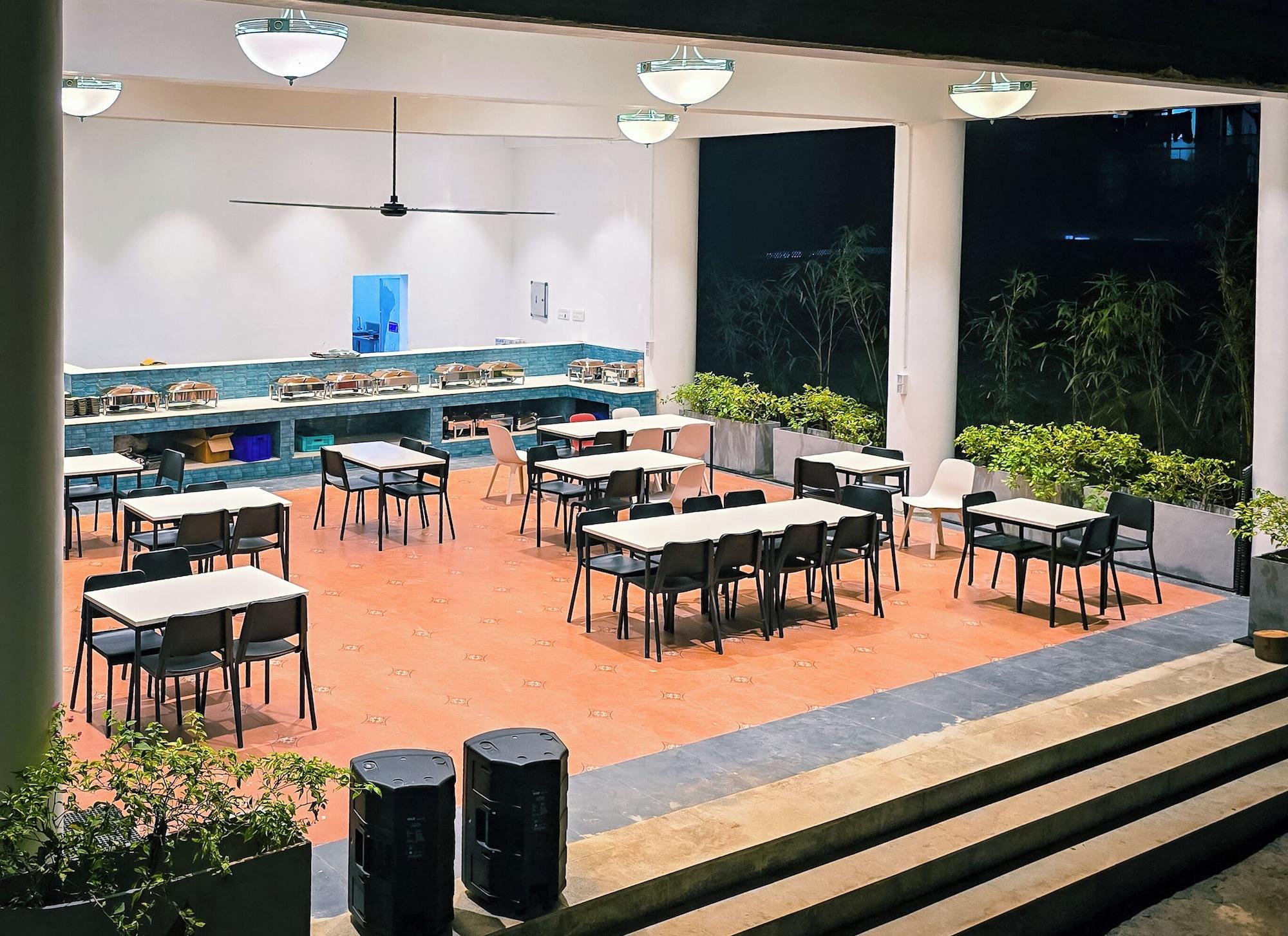 Restaurant Madras Chronicle Bay Resort & Spa