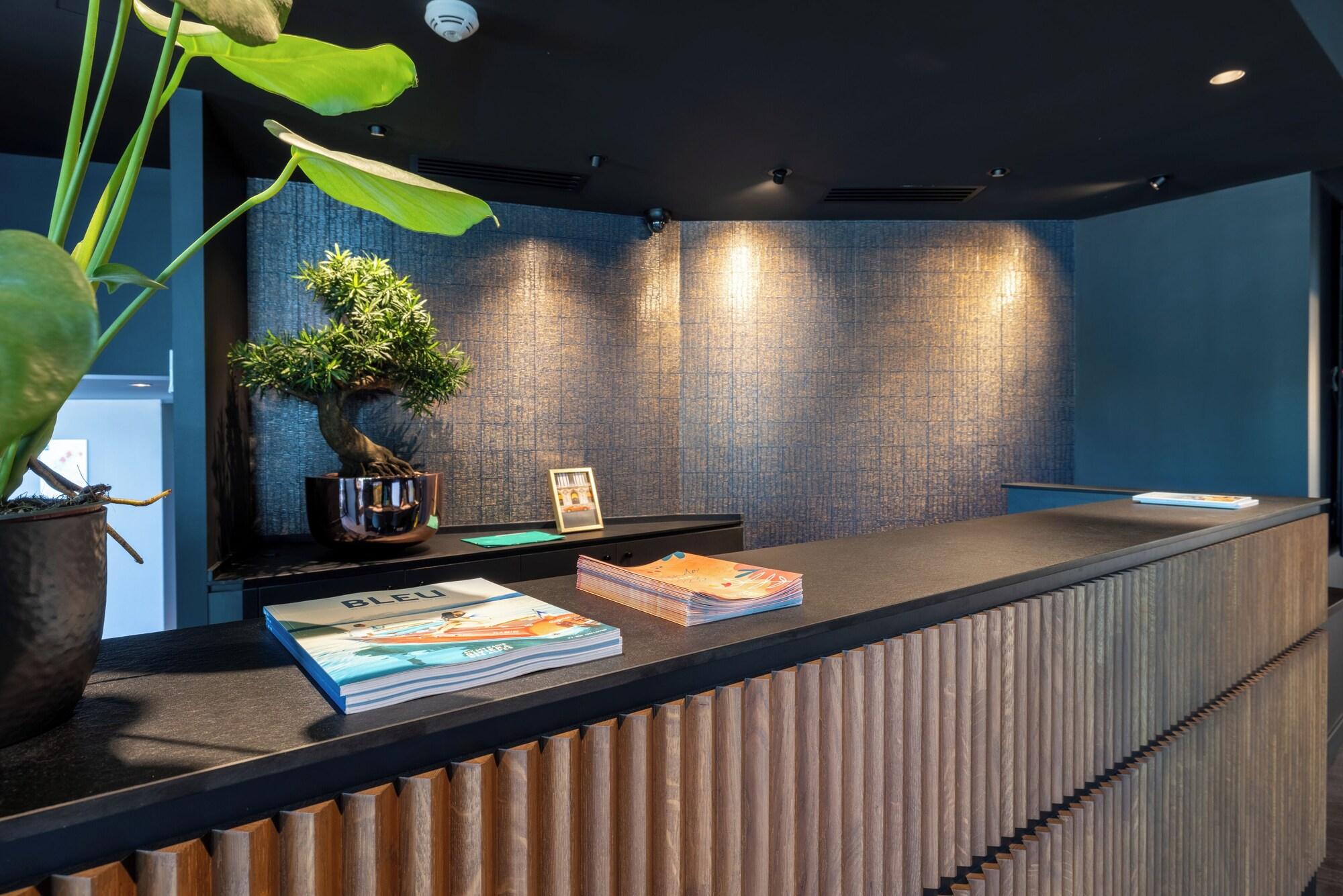 Vista Lobby Miura