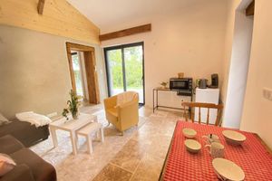 Alojamiento - Bed & Breakfast avec salon, kitchinette, terrasse, jardin privé et clos
