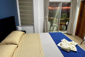 Alquiler Vacacional - Encantadora Suite a pocos pasos de playa Mann, con TV, AC, Baño, Wifi,Nevera