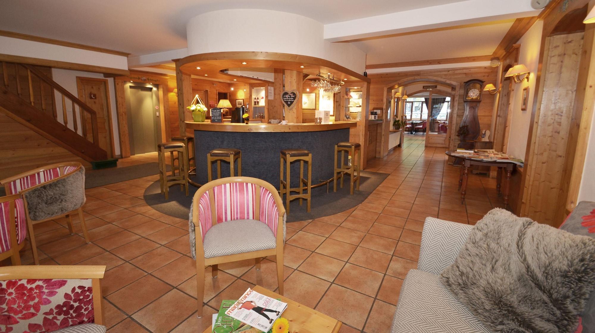 Bar/Salón Hôtel de l'Arve by HappyCulture
