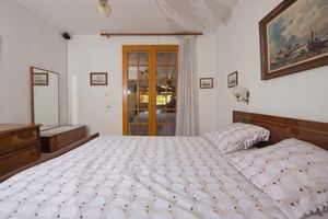 Alquiler Vacacional - Mas provençal - View of the Roquebrune rock