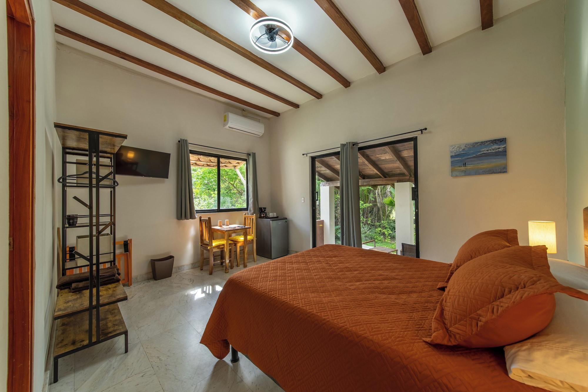 Varios Zenquility Inn & Tavern