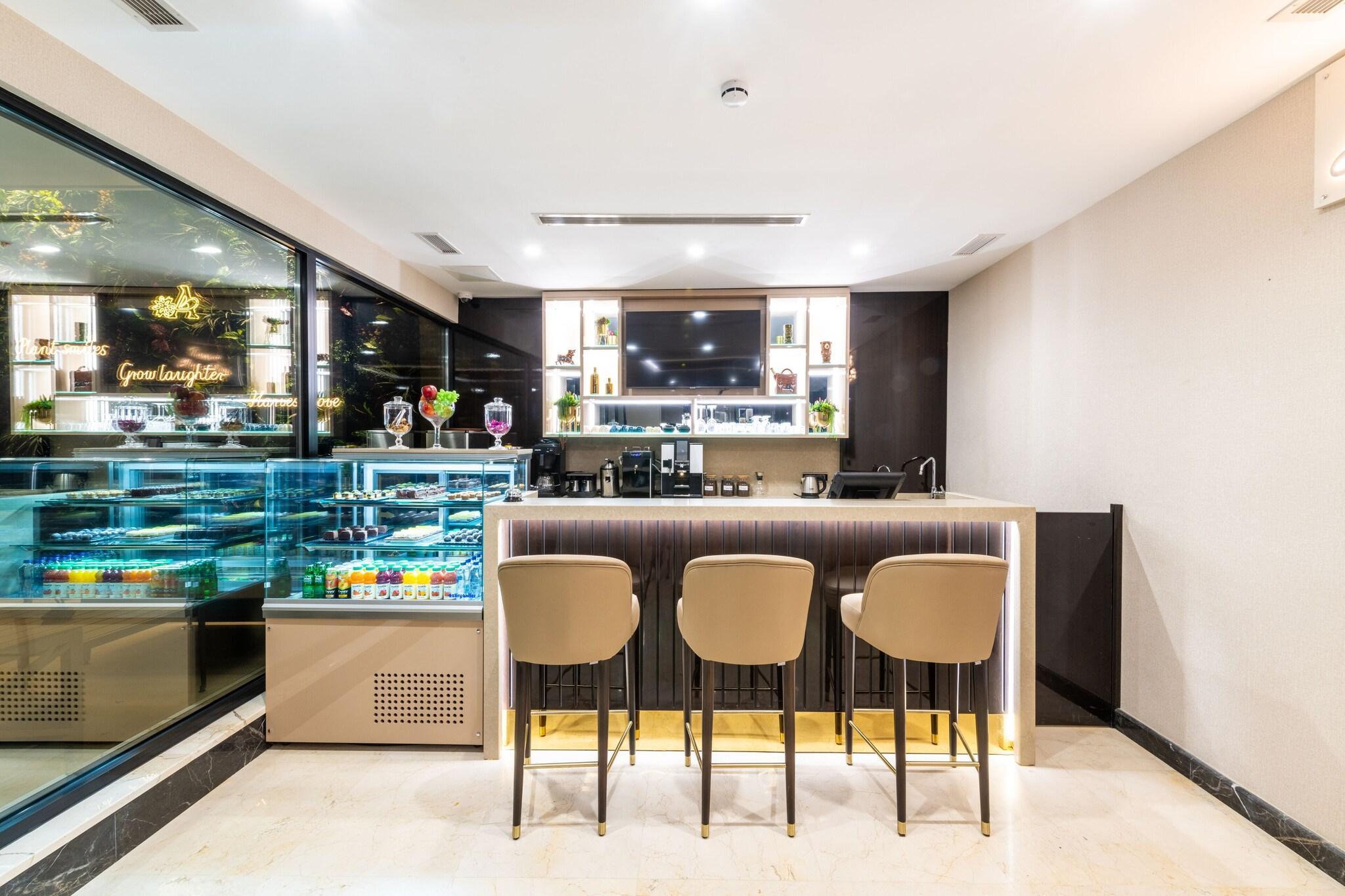 Bar/Salón Aprilis Deluxe Hotel