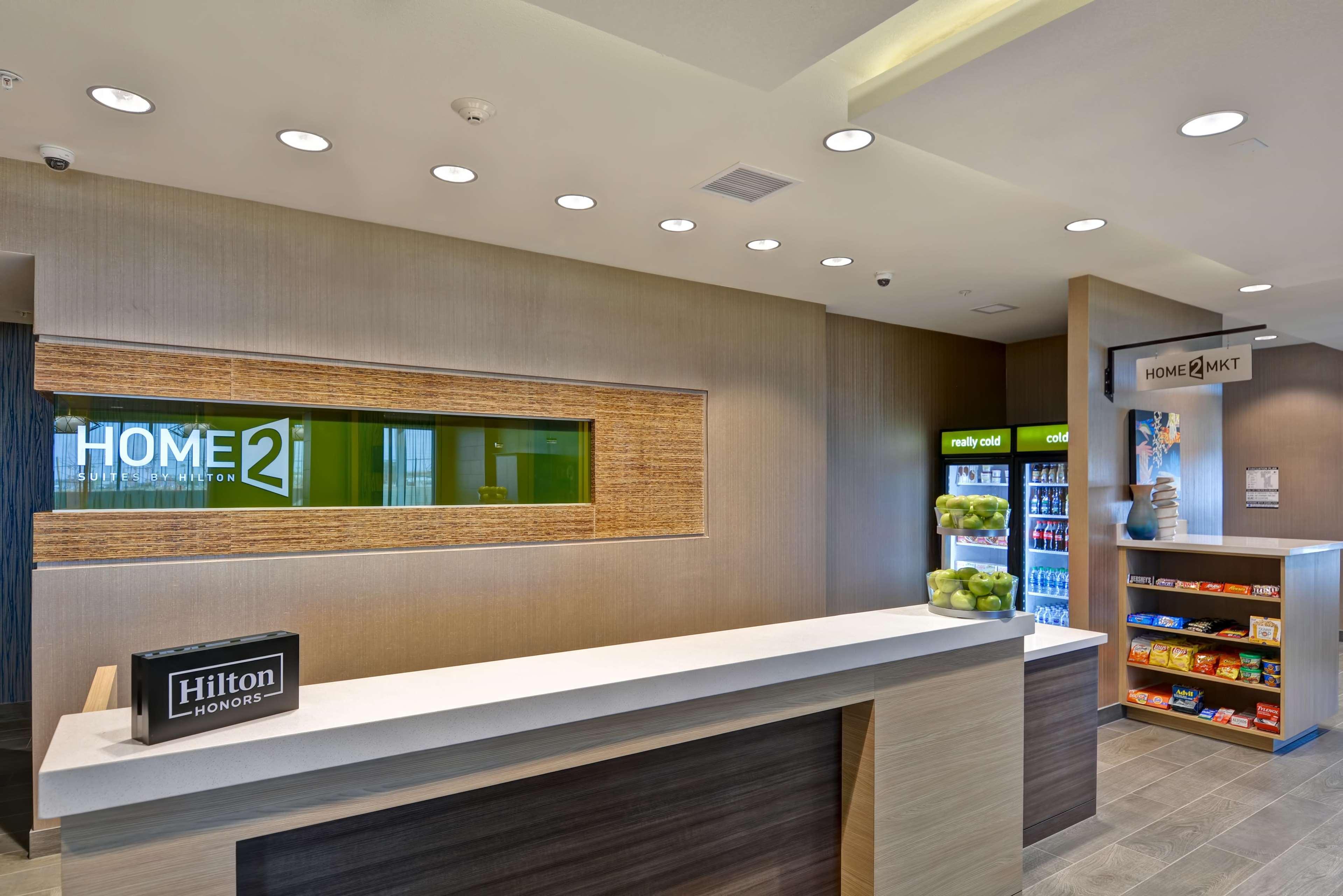 Vista Lobby Home2 Suites by Hilton Palmdale, CA