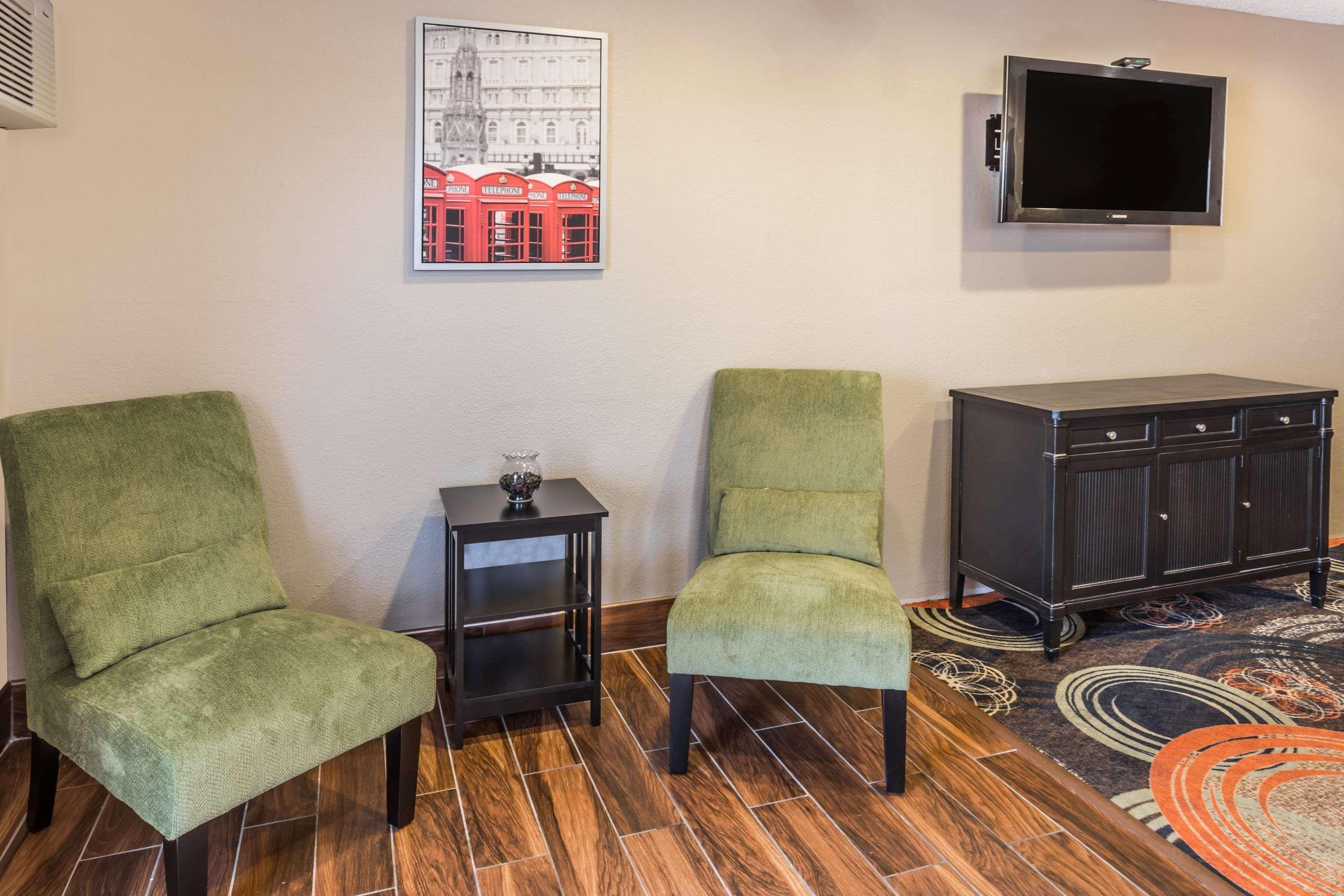 Vista Lobby Super 8 by Wyndham Janesville