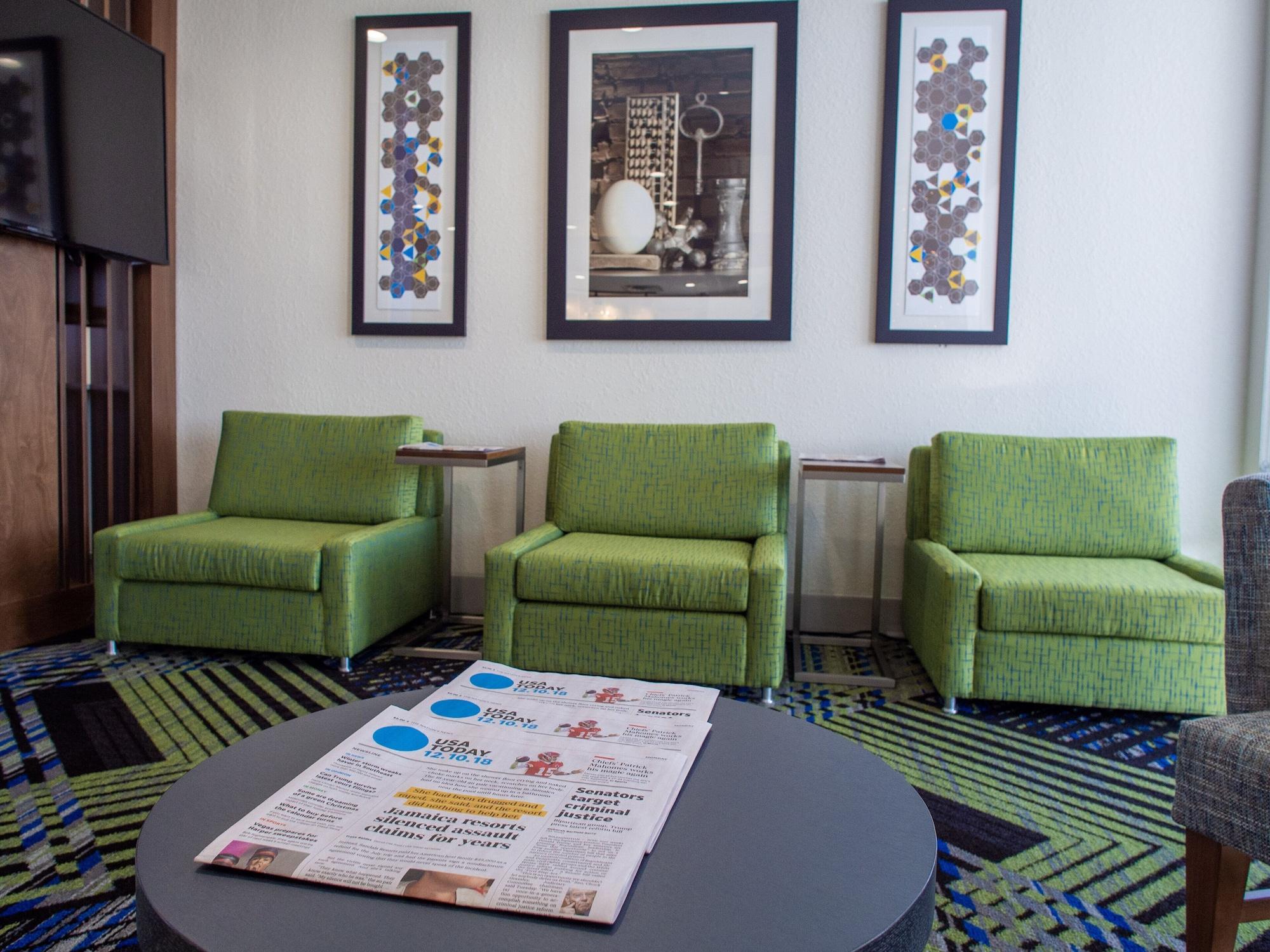 Vista Lobby Holiday Inn Express & Suites Oklahoma City Airport by IHG
