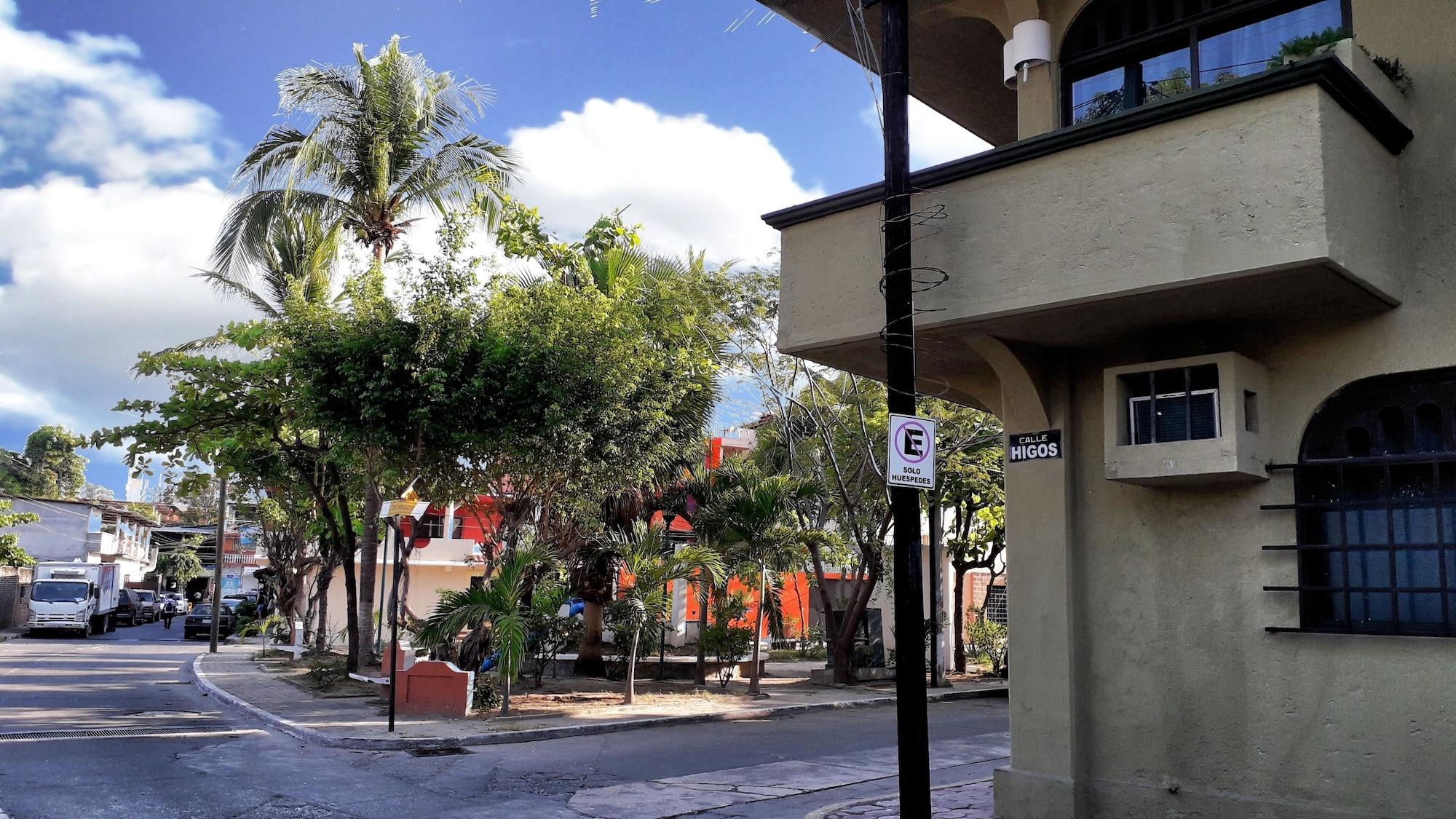 Vista Exterior Hotel Solimar Inn Suites