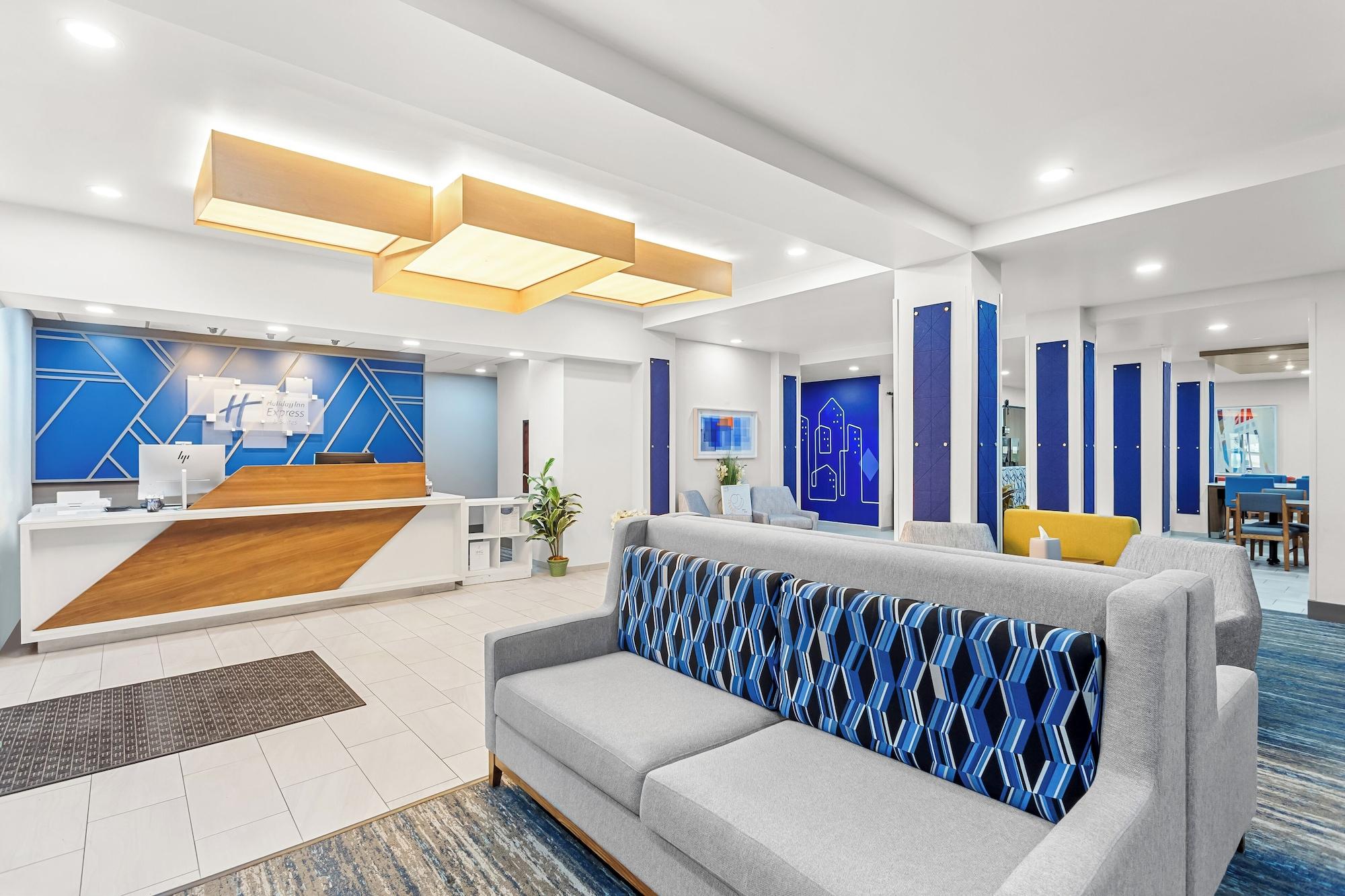 Vista Lobby Holiday Inn Express Hotel & Suites Cross Lanes by IHG