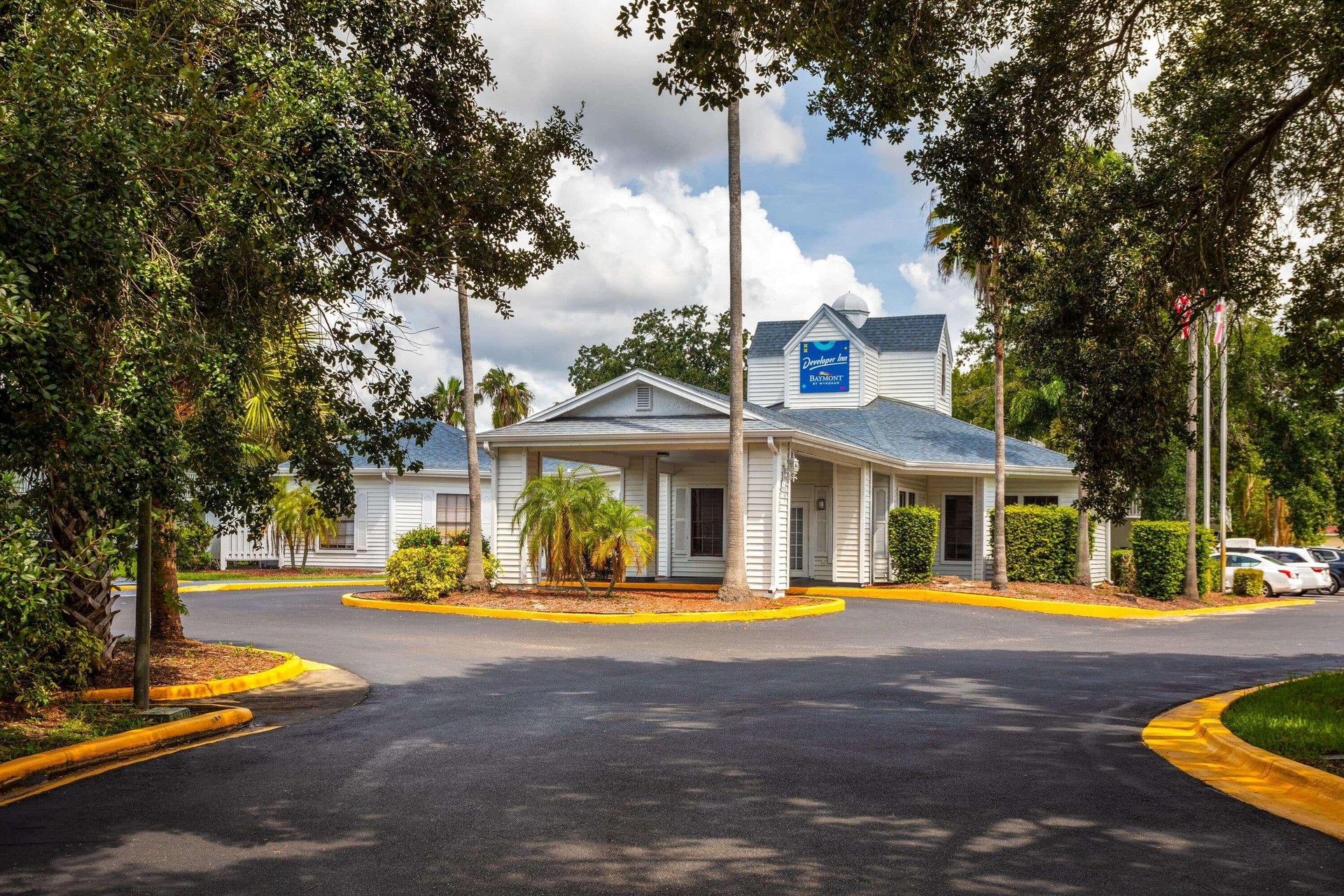 Vista Exterior Baymont by Wyndham Orlando Lake Buena Vista South
