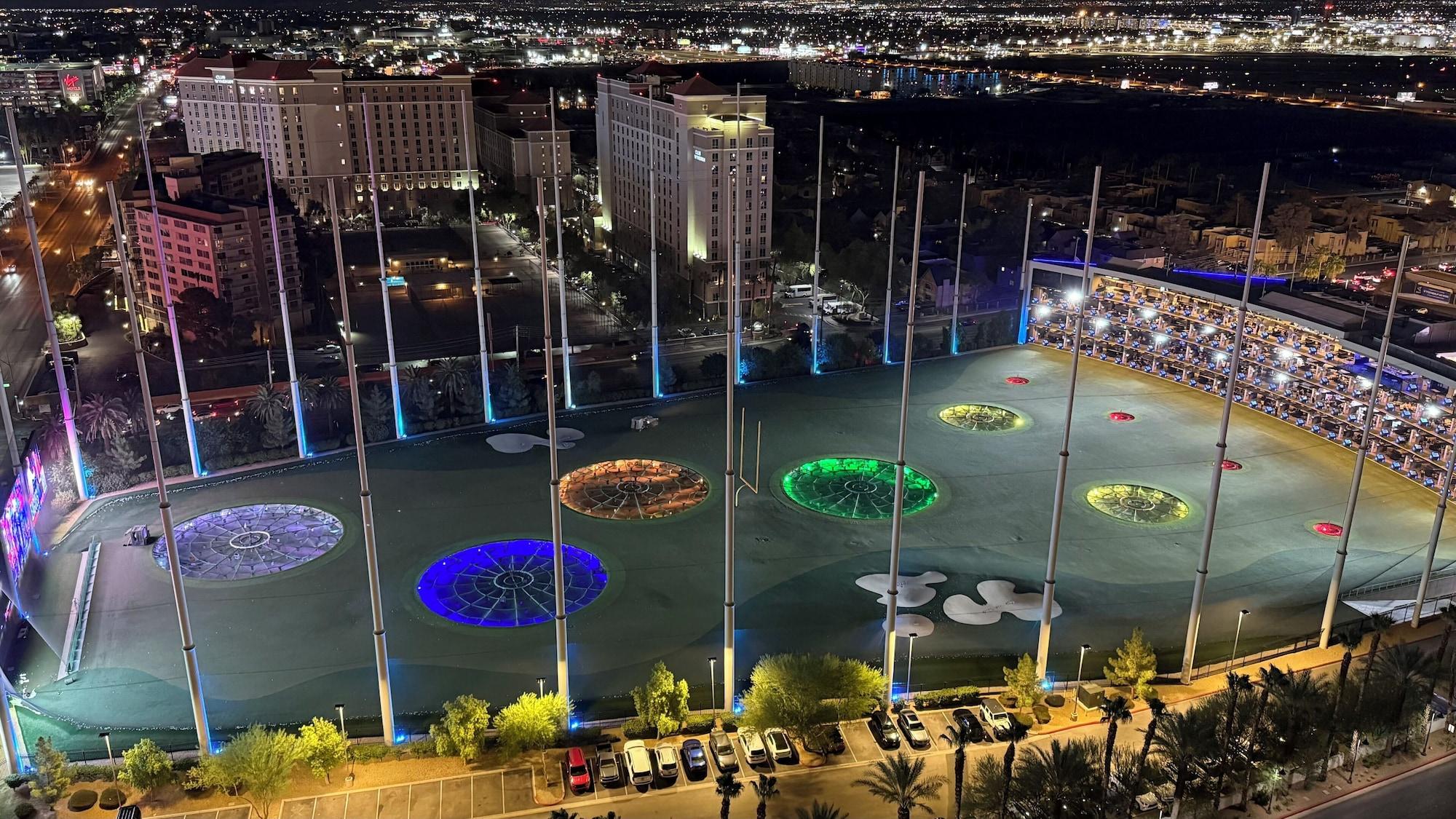 Vista Exterior Deluxe Balcony Strip View Suite