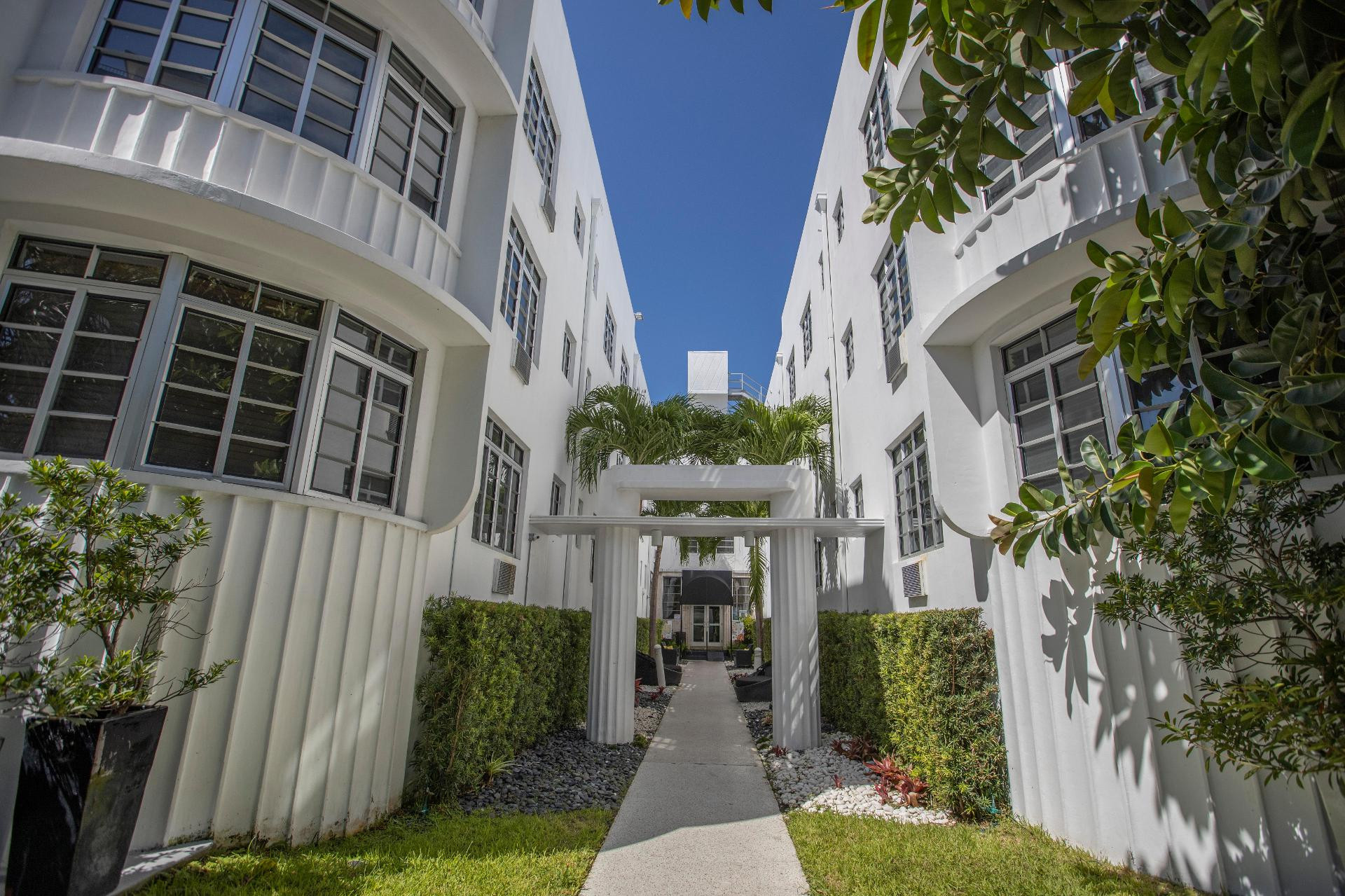 Hotel Lincoln Arms Suites