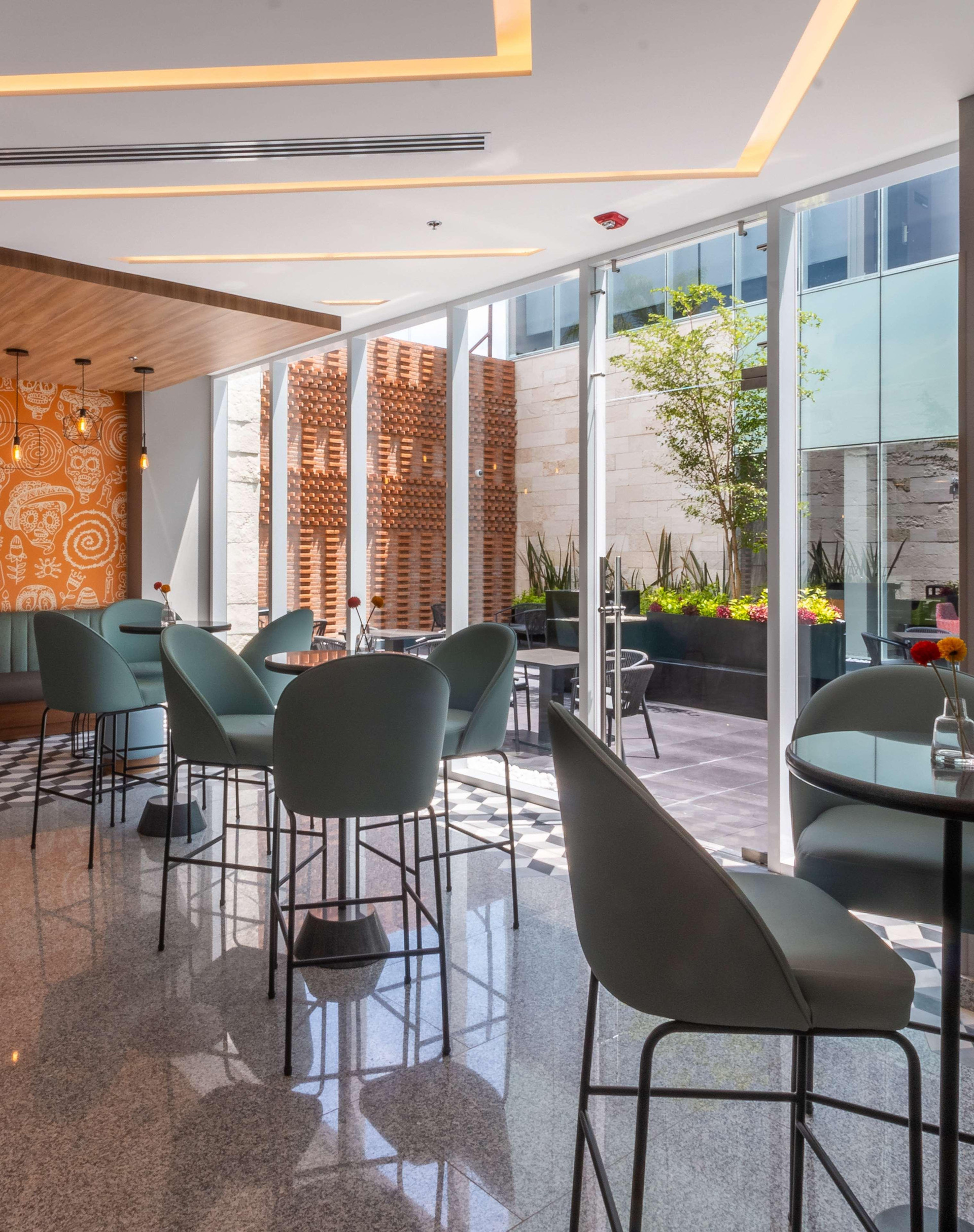 Bar/Salón Hampton by Hilton Aguascalientes Downtown