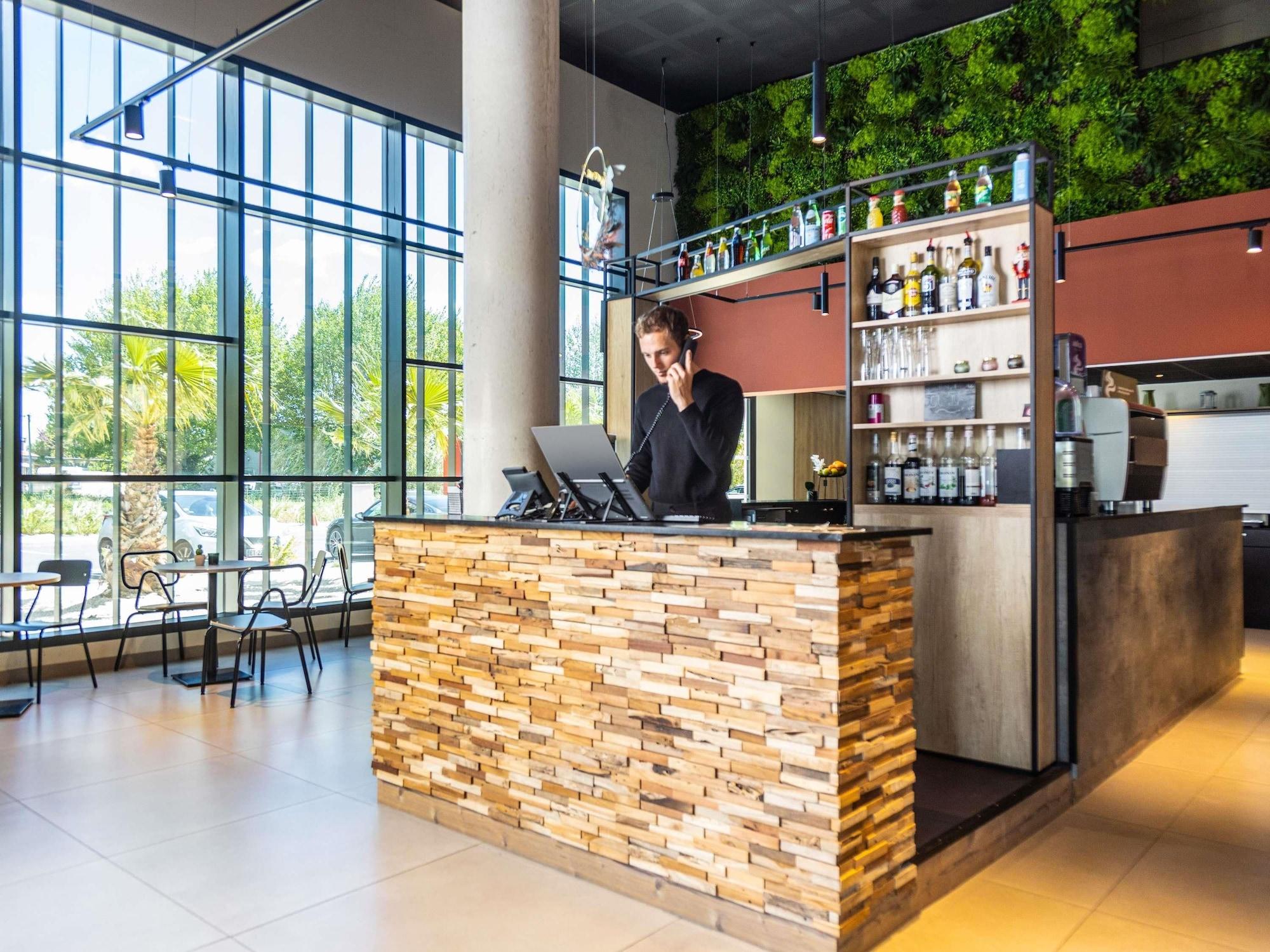 Bar/Salón Ibis Marseille Marignane Technopole