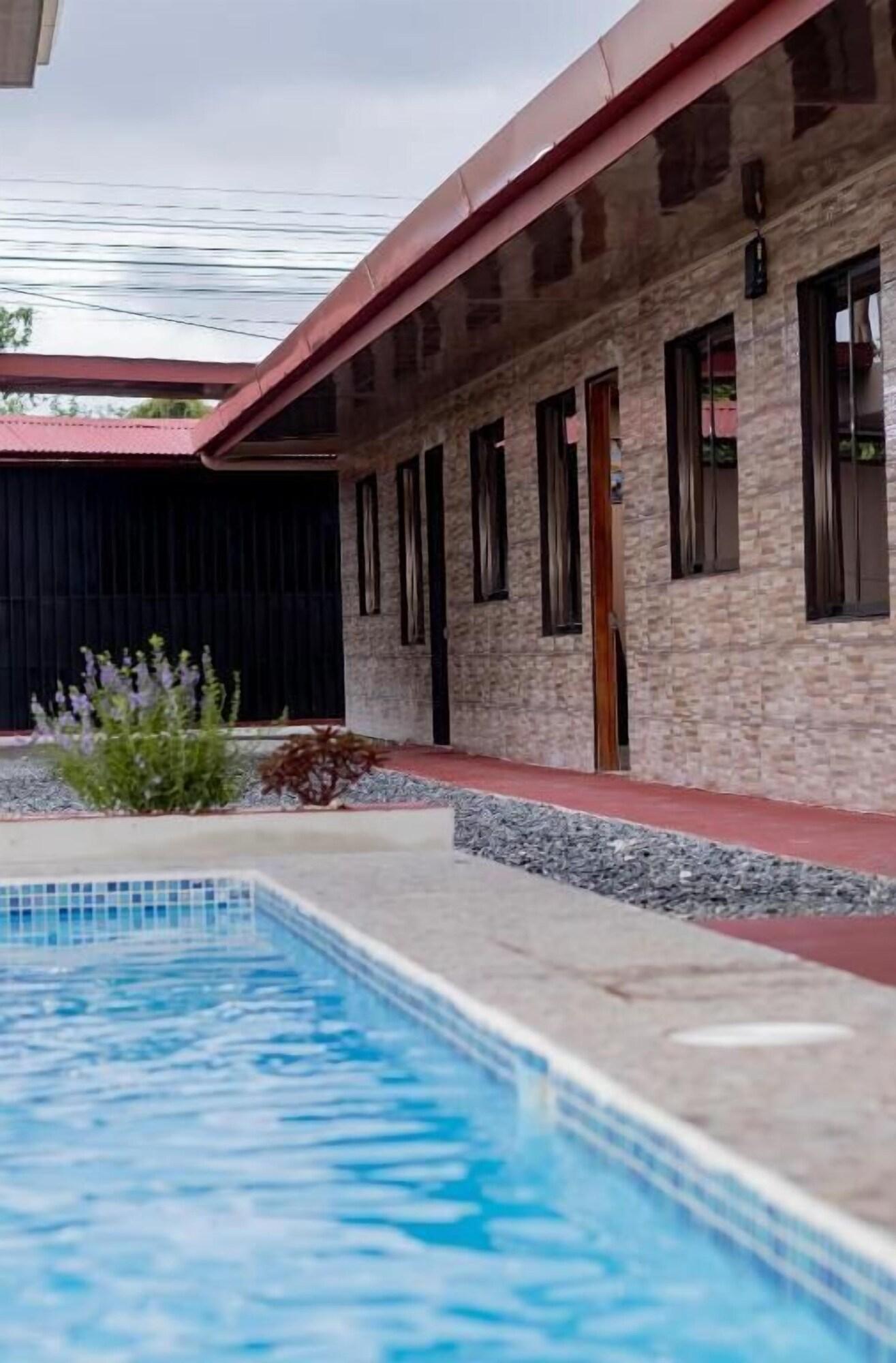 Vista Piscina Macaws Villa