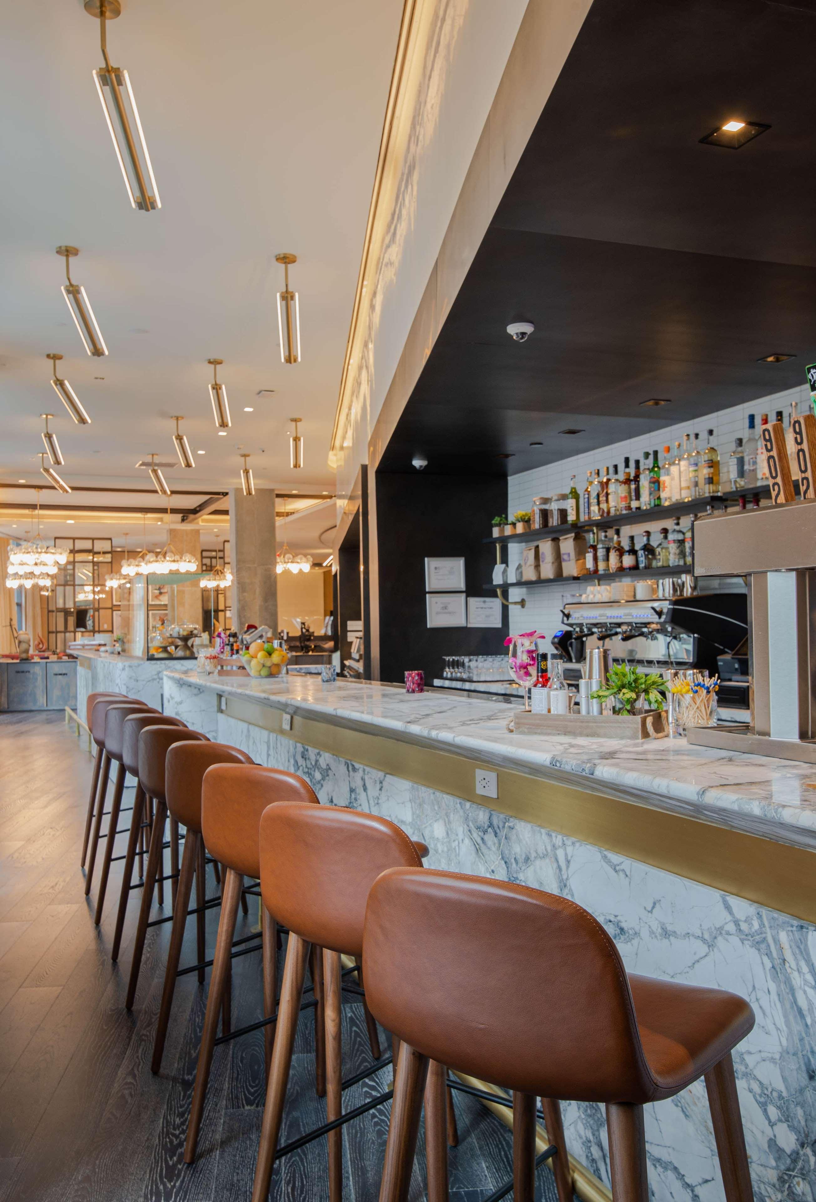 Bar/Salón Canopy by Hilton Jersey City Arts District