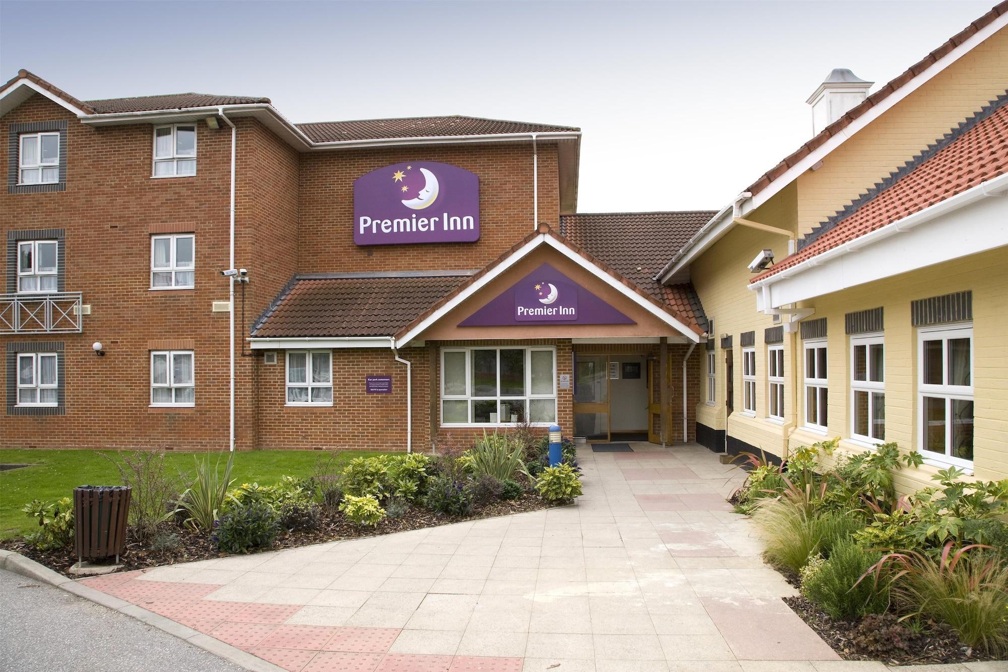 Vista Exterior Premier Inn Welwyn Garden City