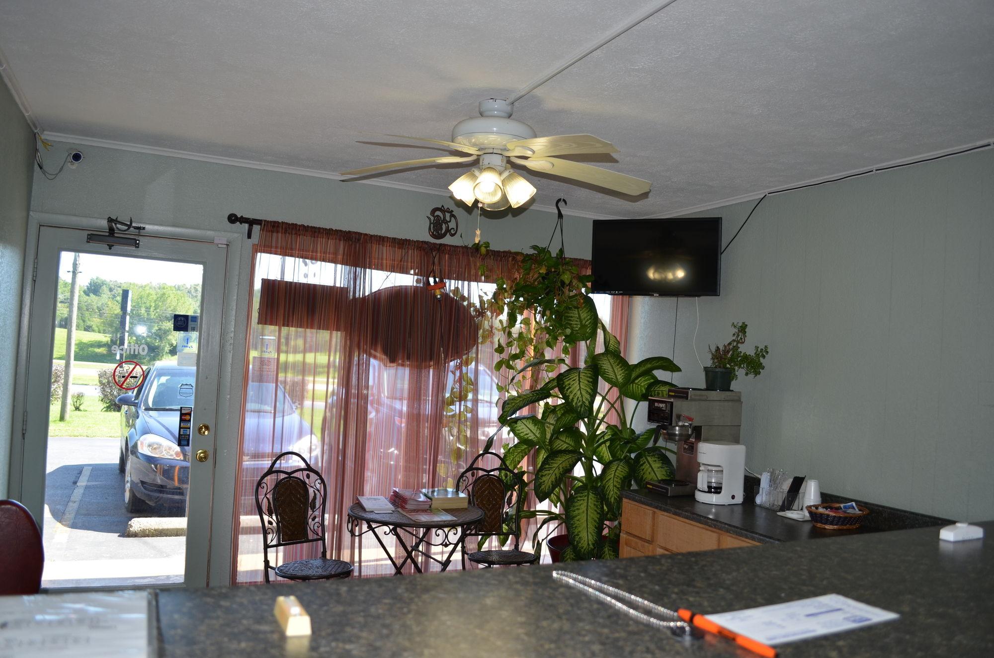Vista Lobby Rodeway Inn Church Hill - Tri Cities Area