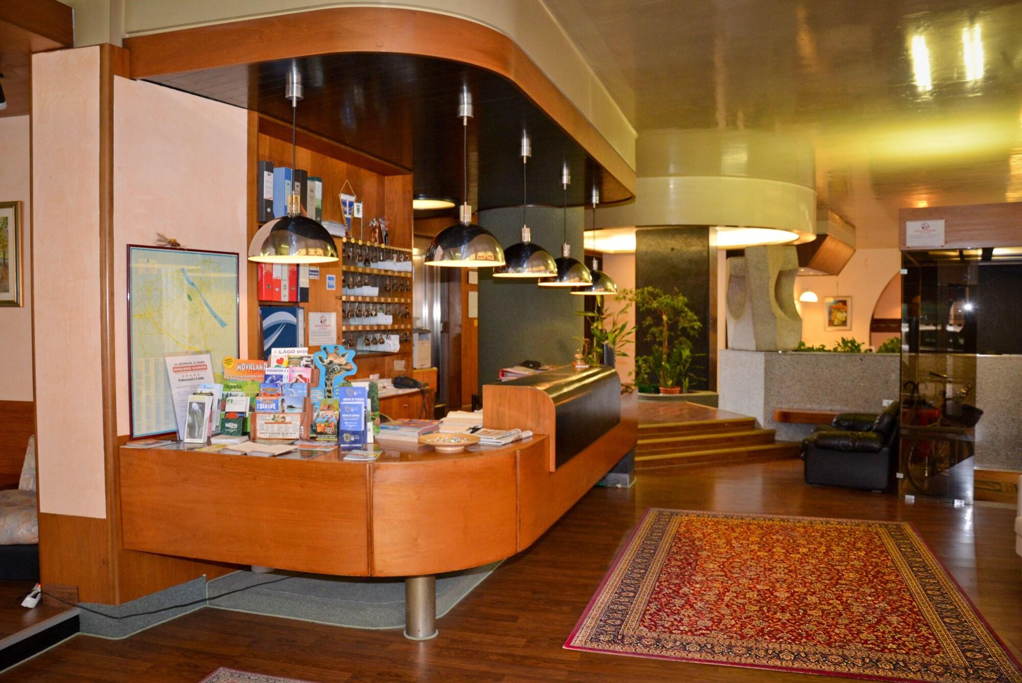Vista Lobby Hotel Salieri