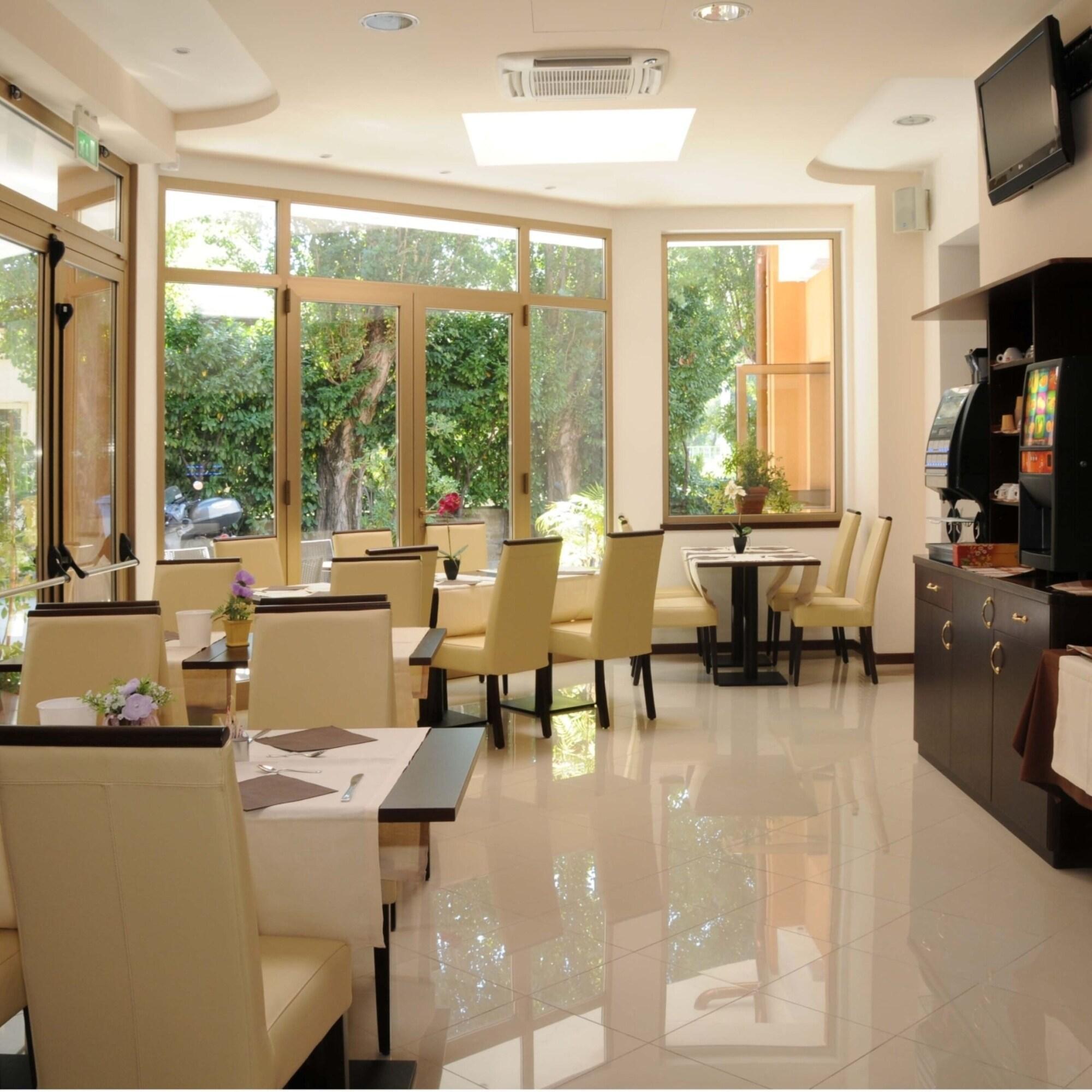 Bar/Salón Hotel Sonia