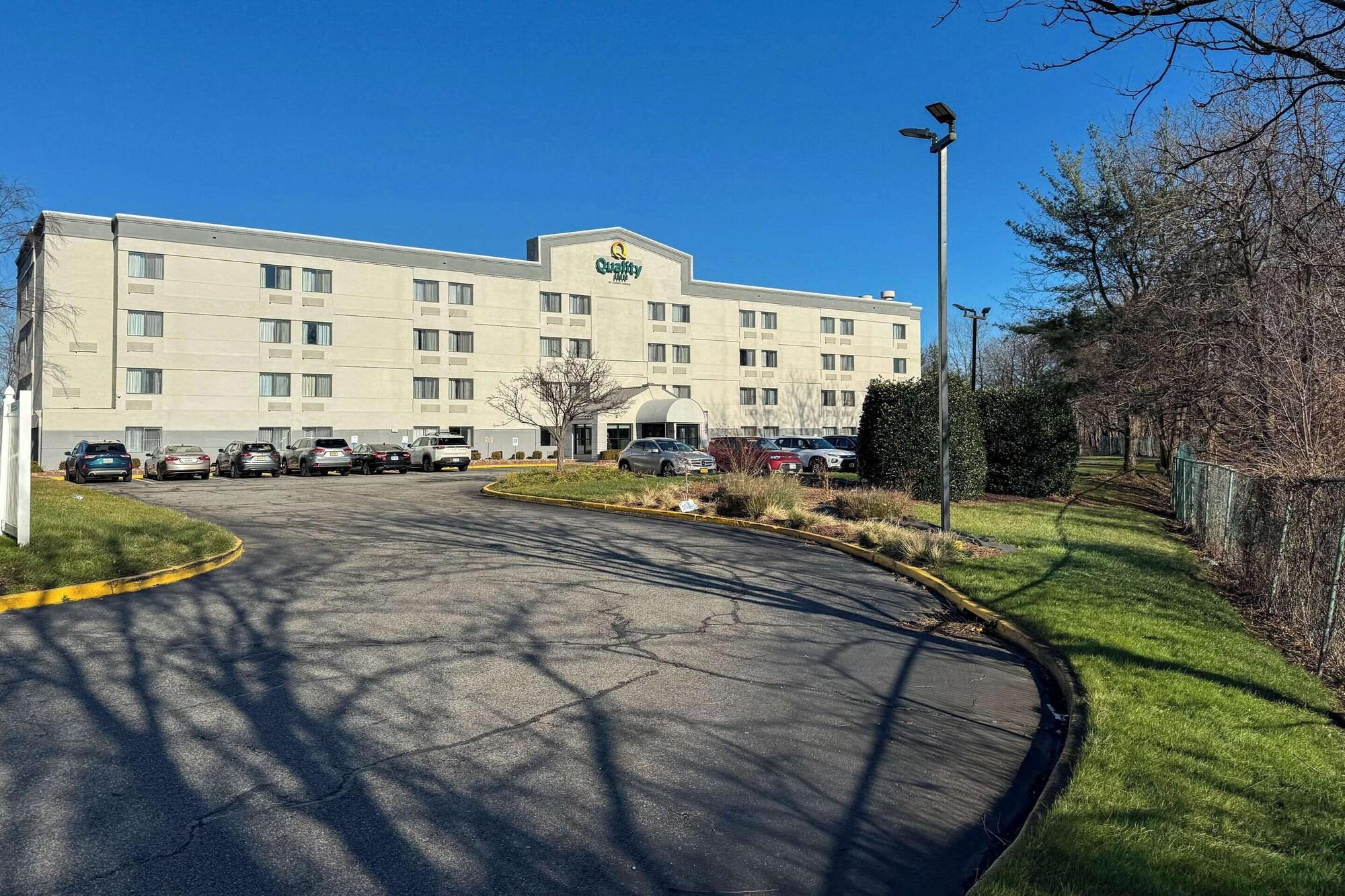 Varios Quality Inn Spring Valley - Nanuet