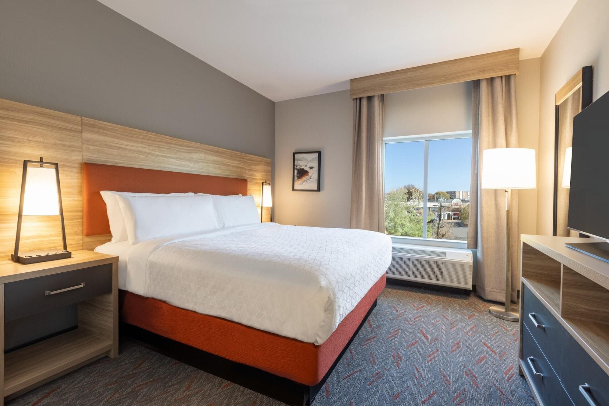 Varios Candlewood Suites Miami Doral by IHG