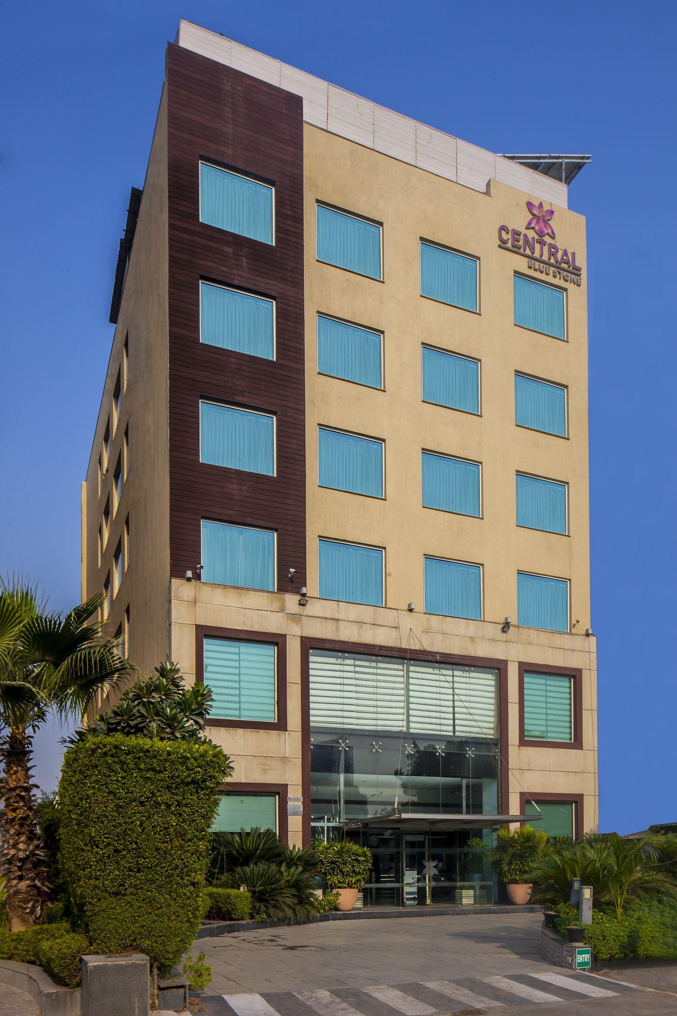 Vista Exterior Central Blue Stone