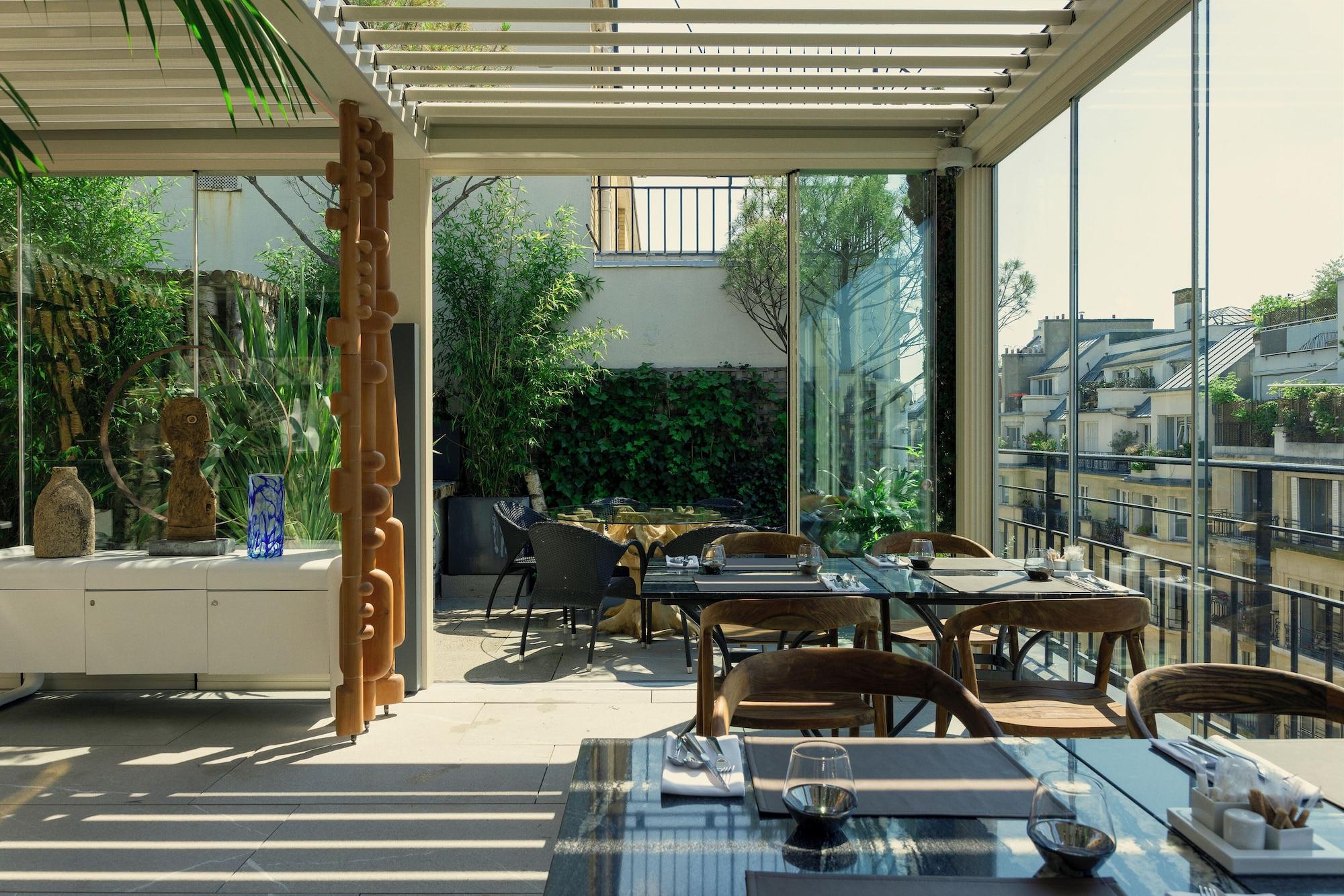 Restaurant The One Alma Paris